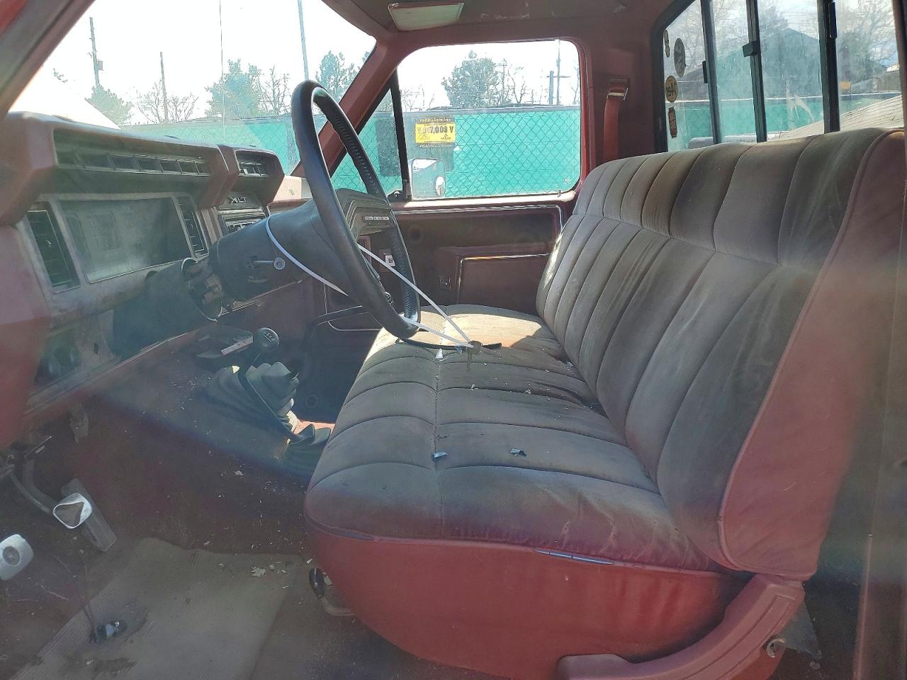 1985 Ford F250 Red vin: 1FTHF2614FPB38556
