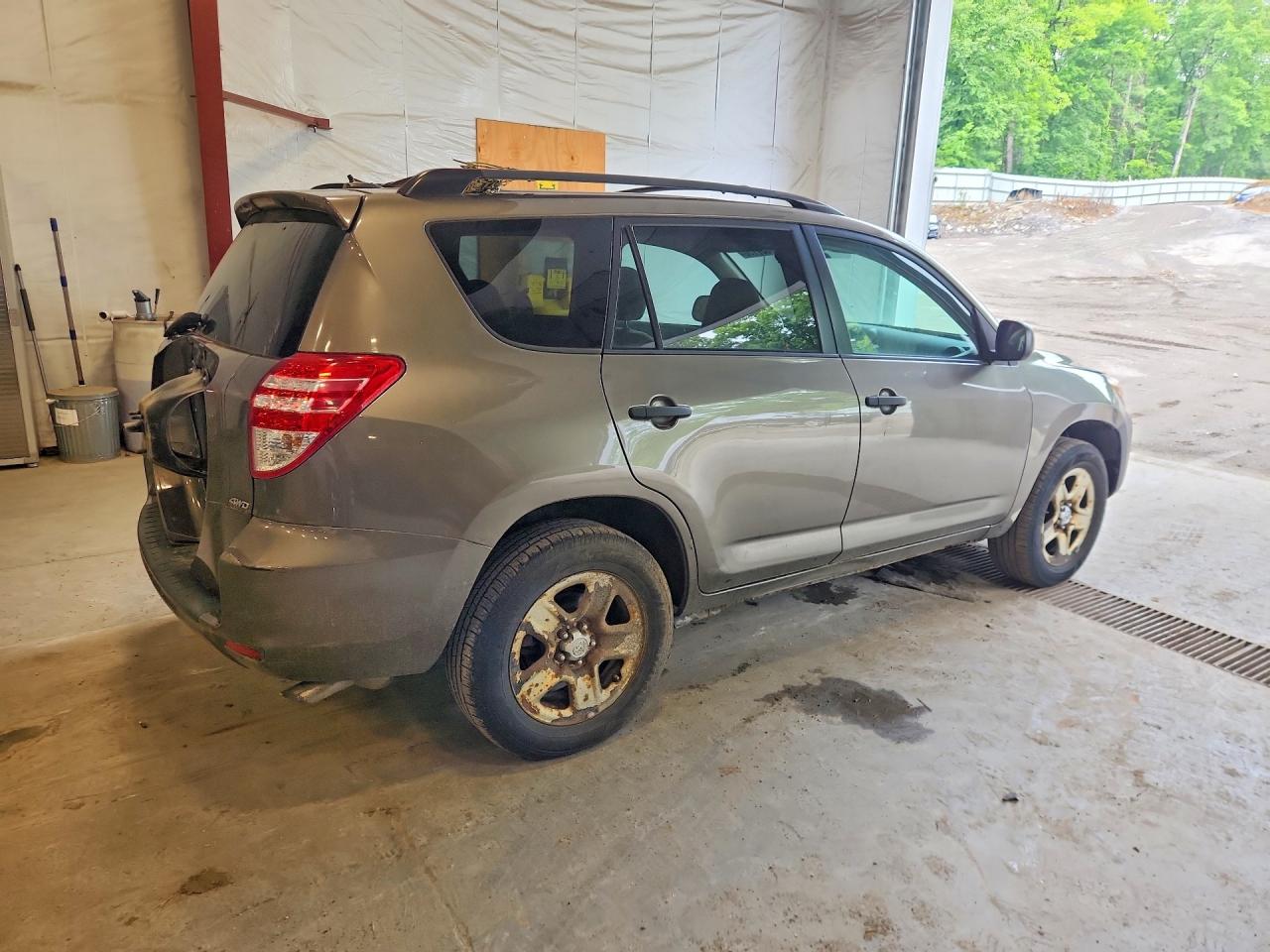 2011 Toyota Rav4 Base Tan vin: 2T3BF4DV0BW161760