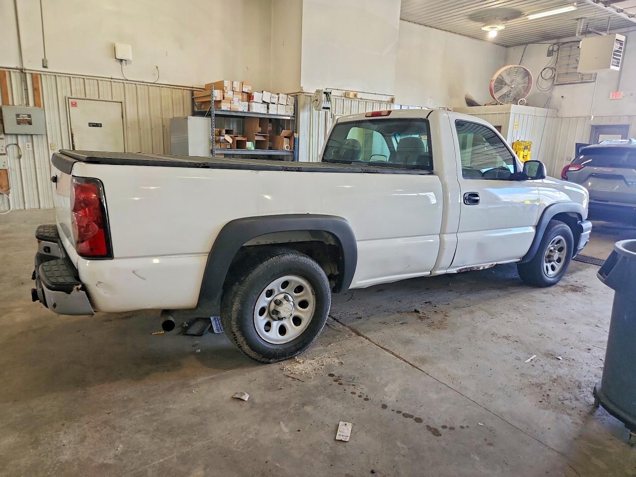 2007 Chevrolet Silverado C1500 Classic White vin: 1GCEC14X87Z164869