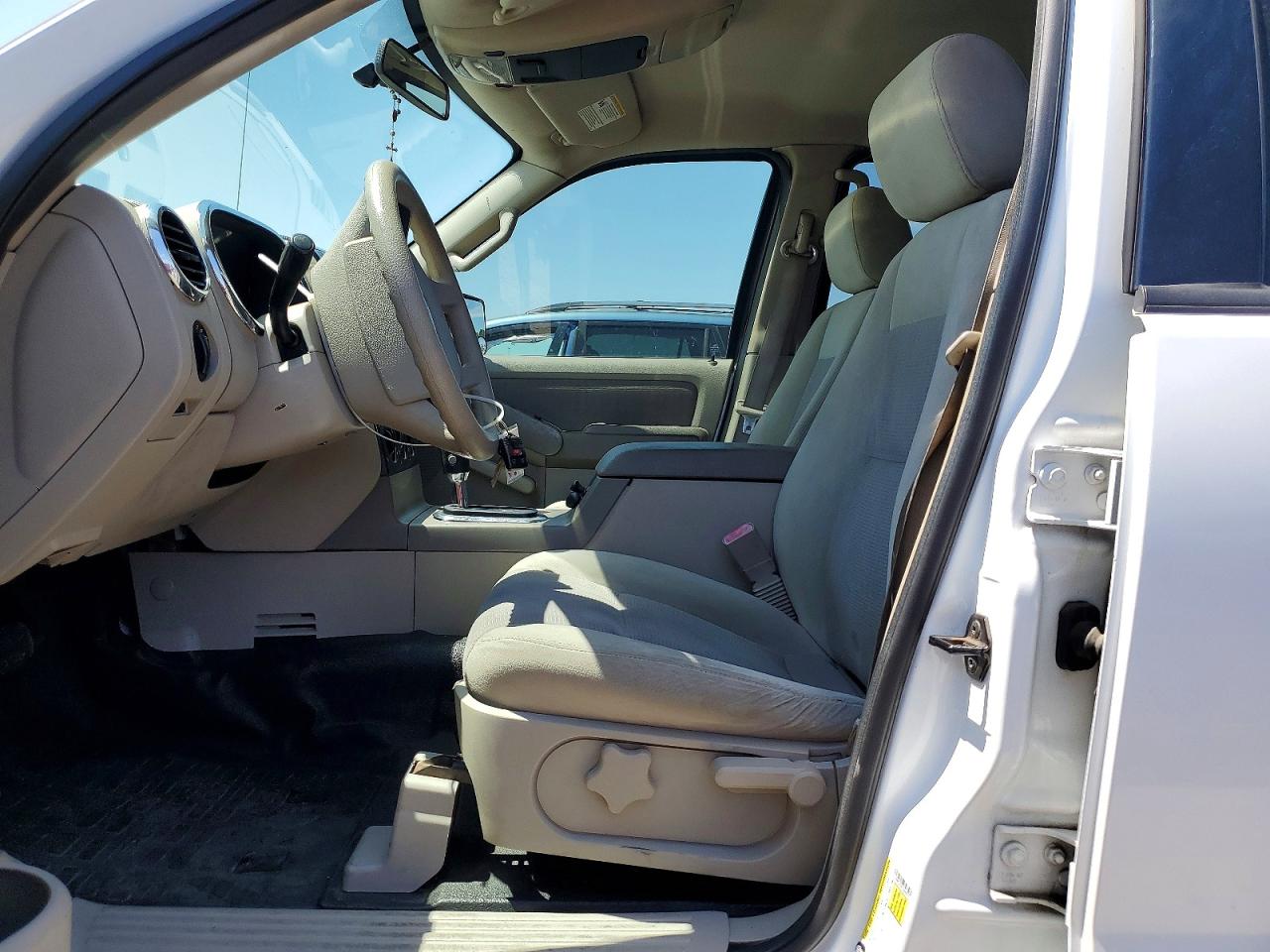 2007 Ford Explorer Sport Trac Xlt White vin: 1FMEU31K47UA46635