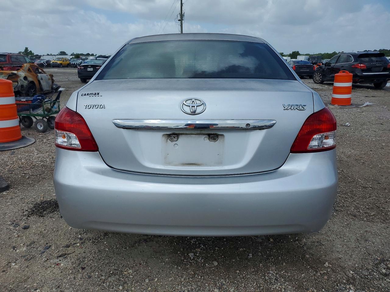 2007 Toyota Yaris Base Серебряный vin: JTDBT923X71048542