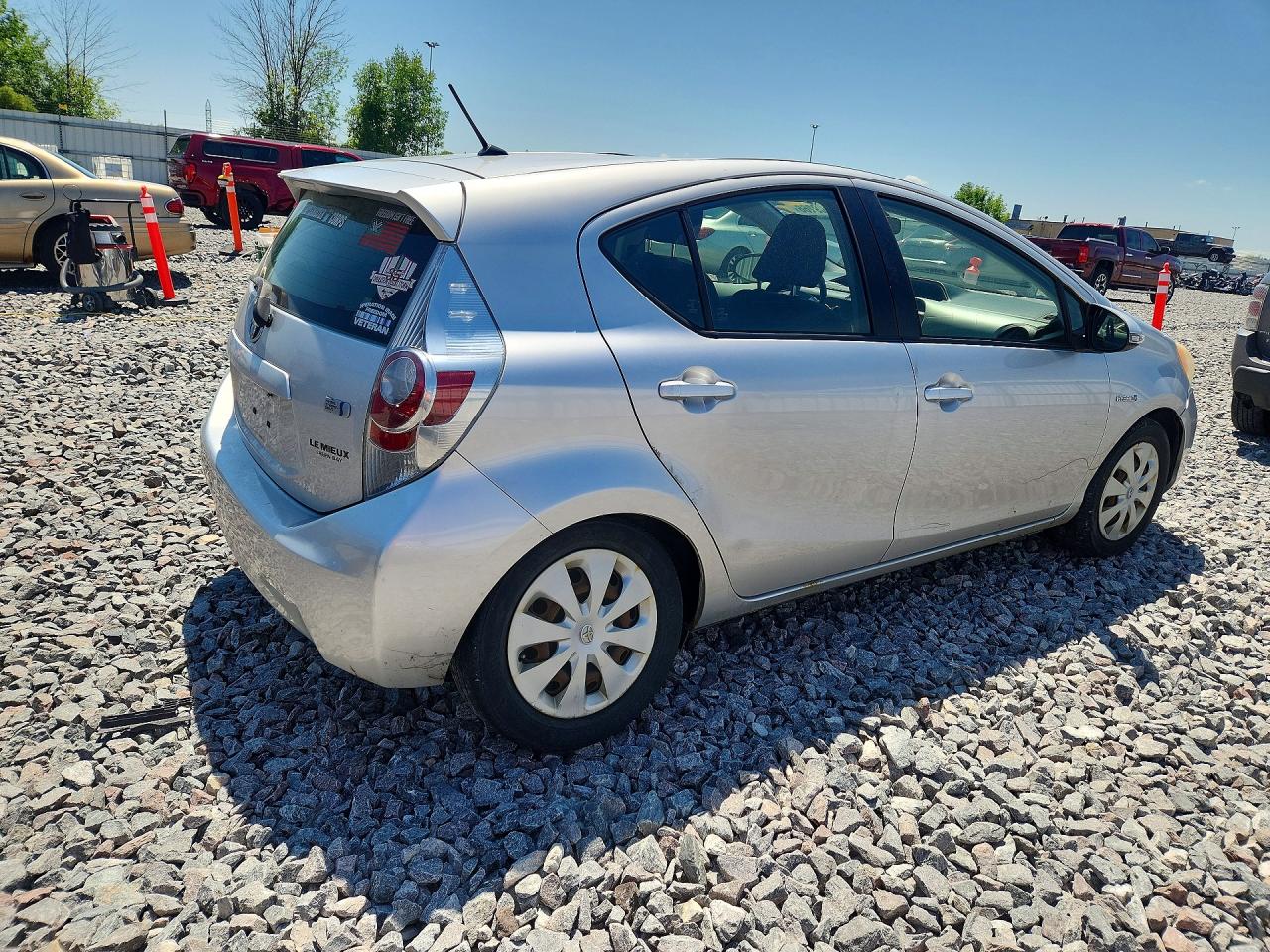 2012 Toyota Prius C Two Серебряный vin: JTDKDTB3XC1511168