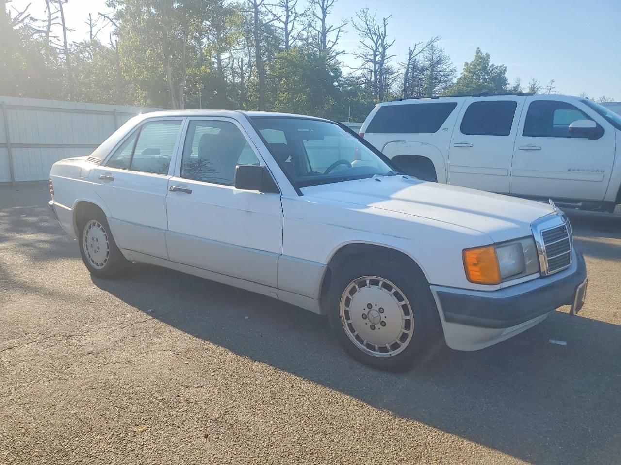 1989 Mercedes-benz 190 E 2.6 White vin: WDBDA29D2KF558348