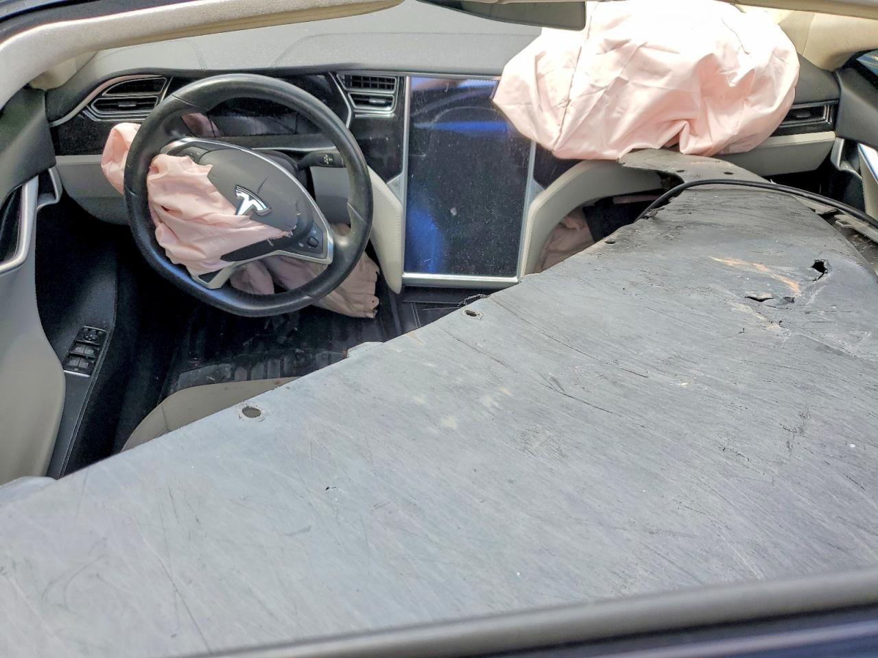 2015 Tesla Model S Черный vin: 5YJSA1E20FF106612