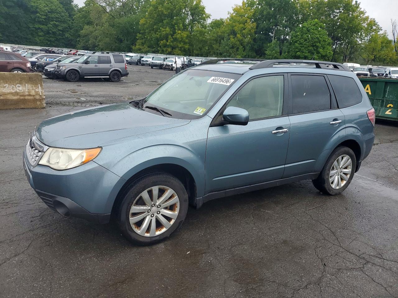 2012 Subaru Forester 2.5x Premium Blue vin: JF2SHADCXCH448393