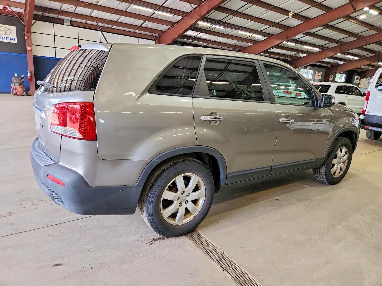2013 Kia Sorento Lx Gray vin: 5XYKT3A19DG355290