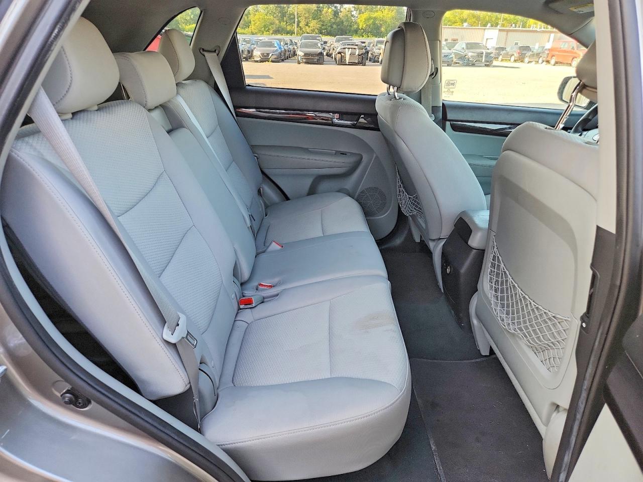 2011 Kia Sorento Lx Серебряный vin: 5XYKT3A18BG046049