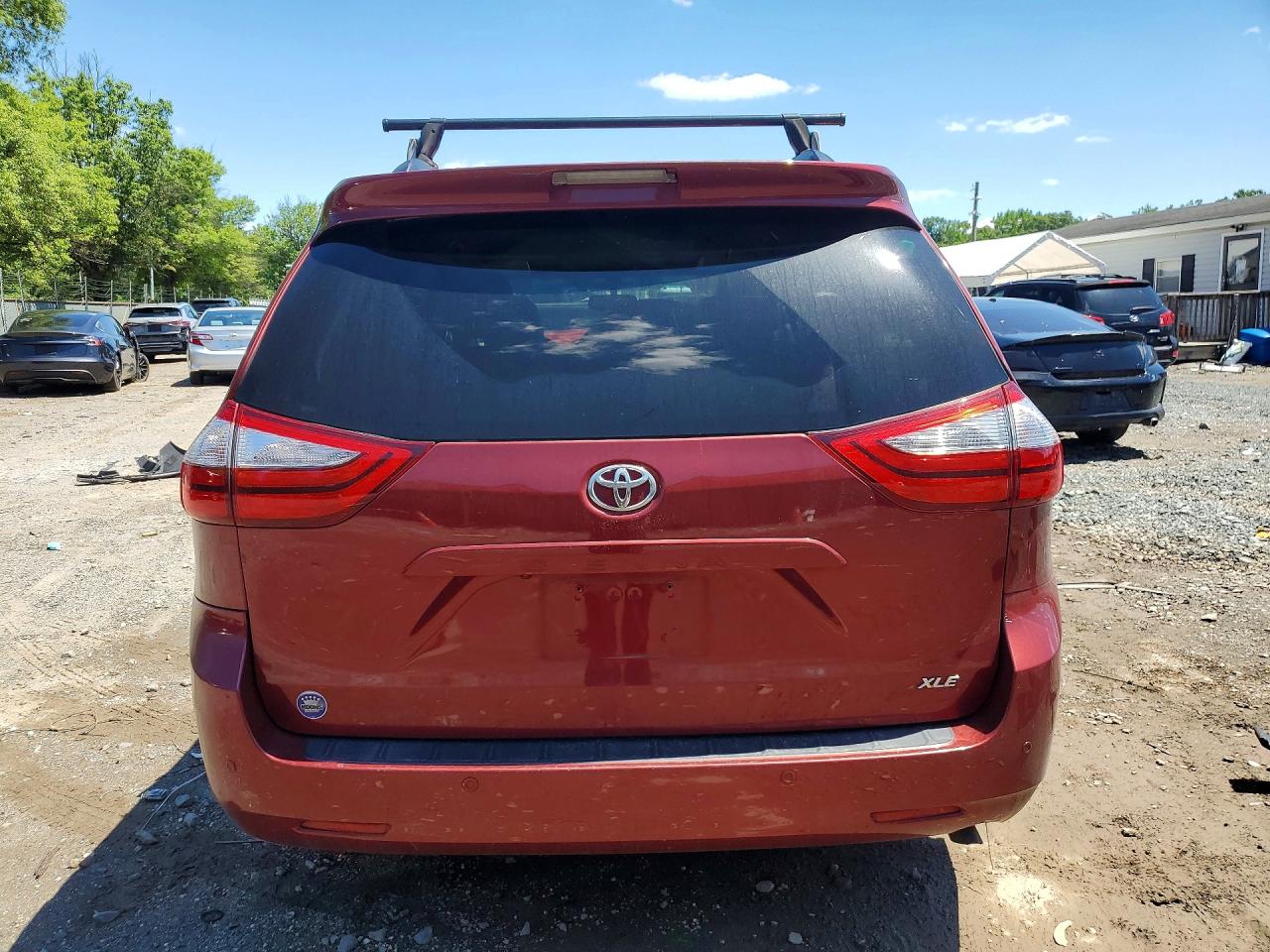 2015 Toyota Sienna Xle 8-passenger Maroon vin: 5TDYK3DCXFS655159