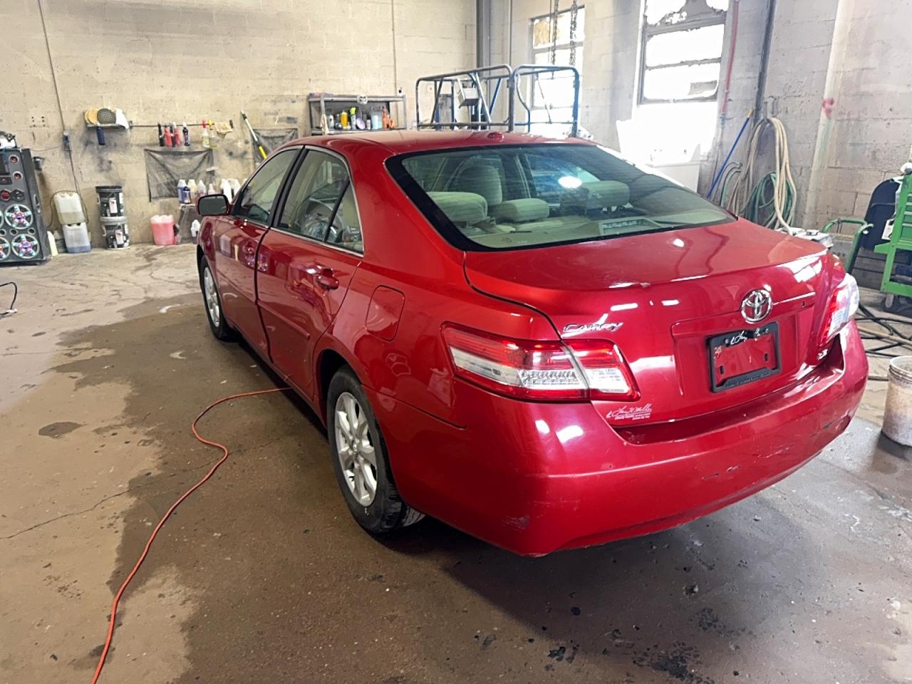 2011 Toyota Camry Le Red vin: 4T4BF3EK4BR150080