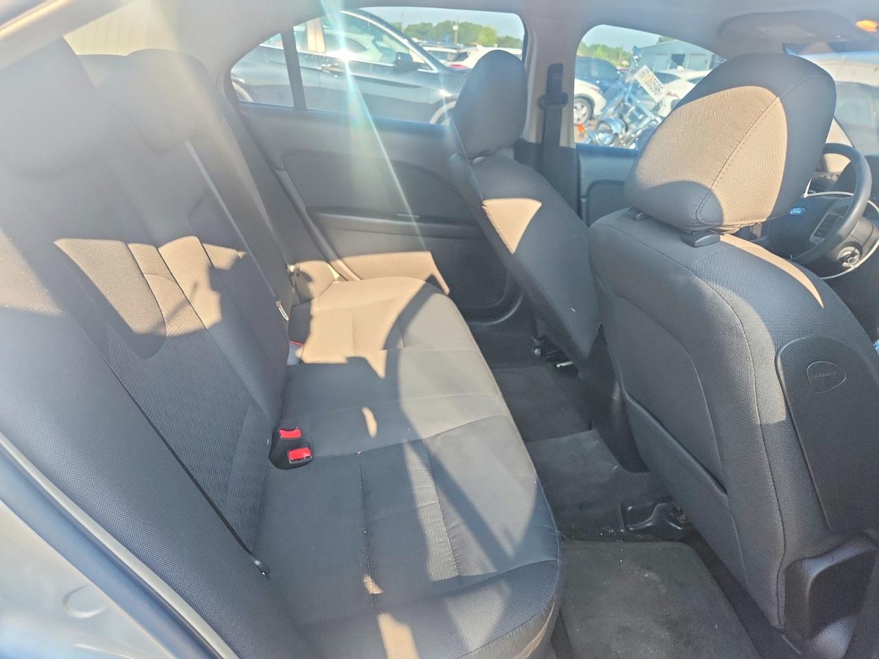 2010 Ford Fusion Se Silver vin: 3FAHP0HA6AR348095