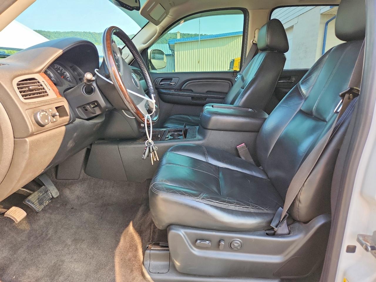 2008 Gmc Yukon Xl Denali White vin: 1GKFK668X8J109113