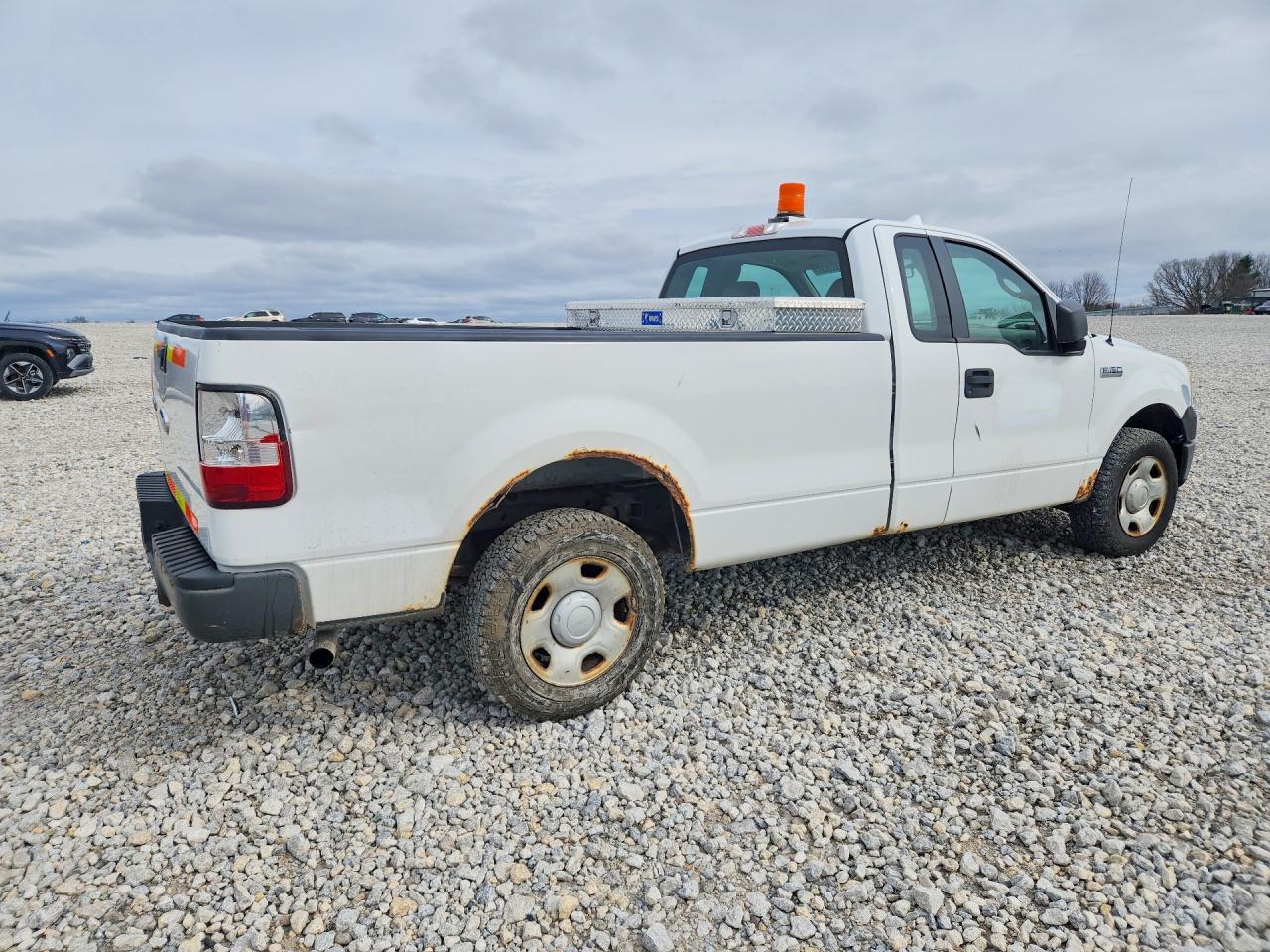 2008 Ford Lgt Conventl White vin: 1FTRF12298KC43056