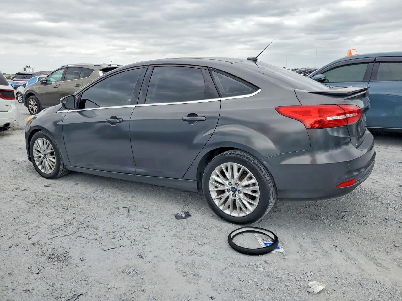 2018 Ford Focus Titanium Gray vin: 1FADP3J2XJL294124