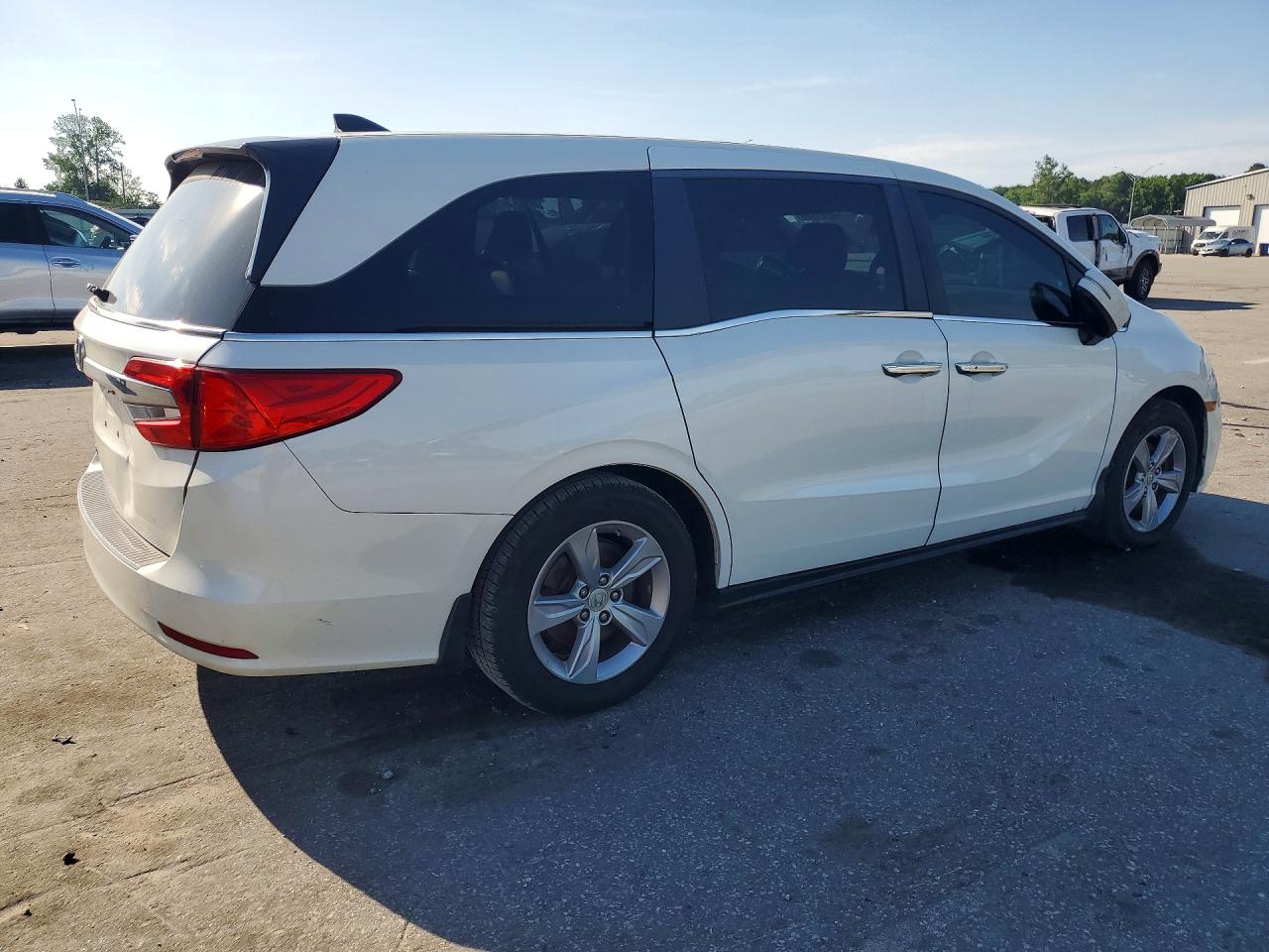 2018 Honda Odyssey Ex White vin: 5FNRL6H54JB065731