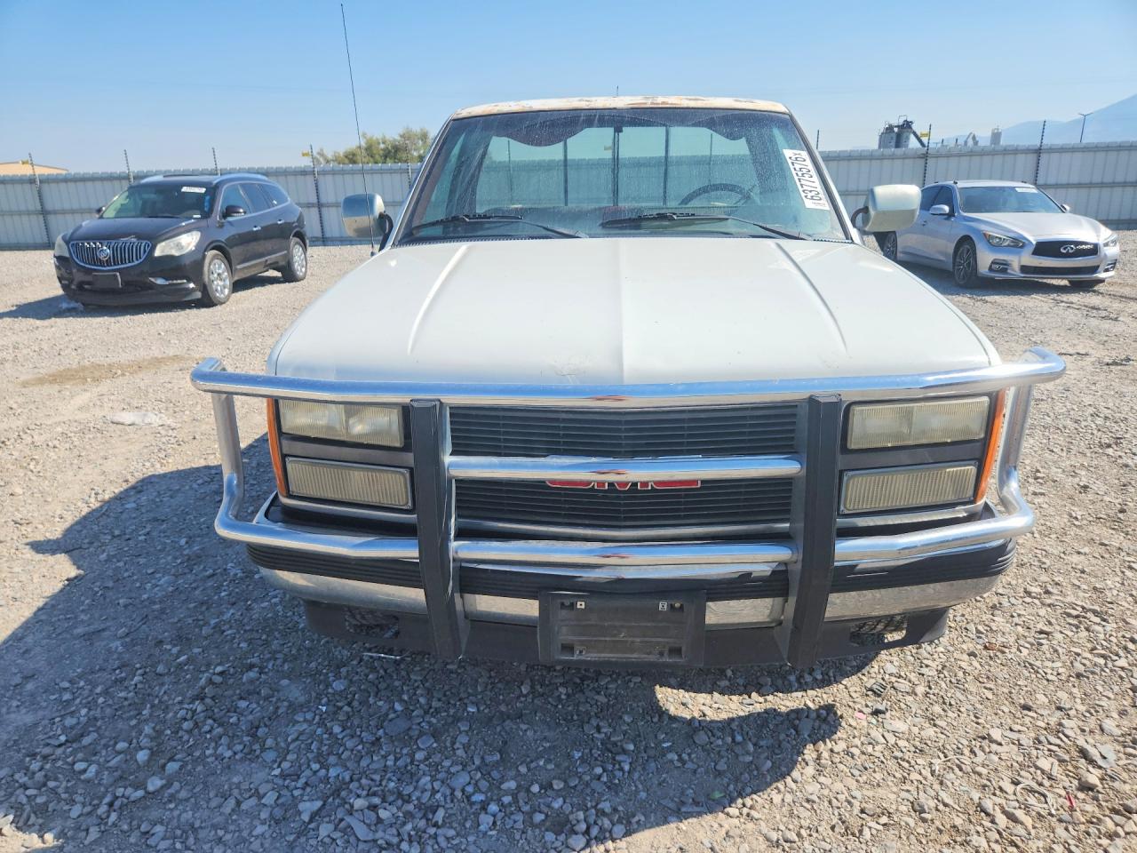 1990 Gmc Sierra C2500 White vin: 1GTFC24KXLZ512874