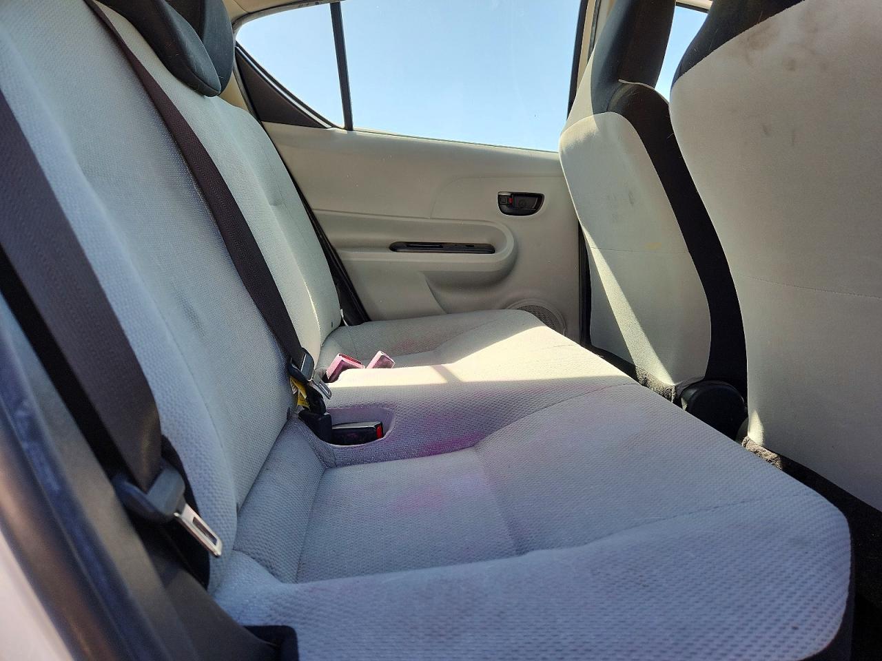 2013 Toyota Prius C One White vin: JTDKDTB34D1557256