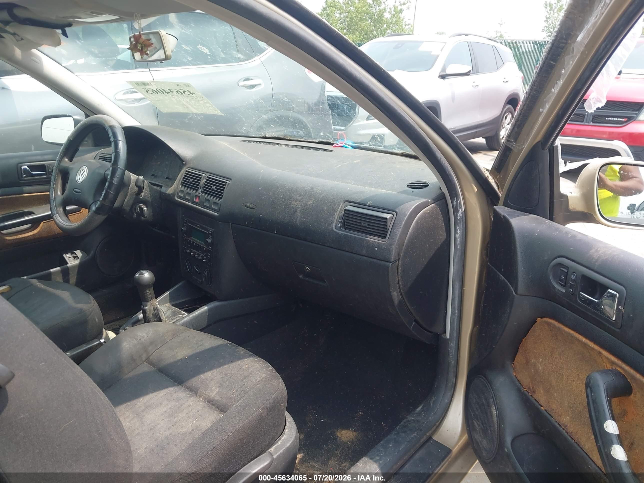 2003 Volkswagen Golf   Gold vin: 9BWBK61J234058983