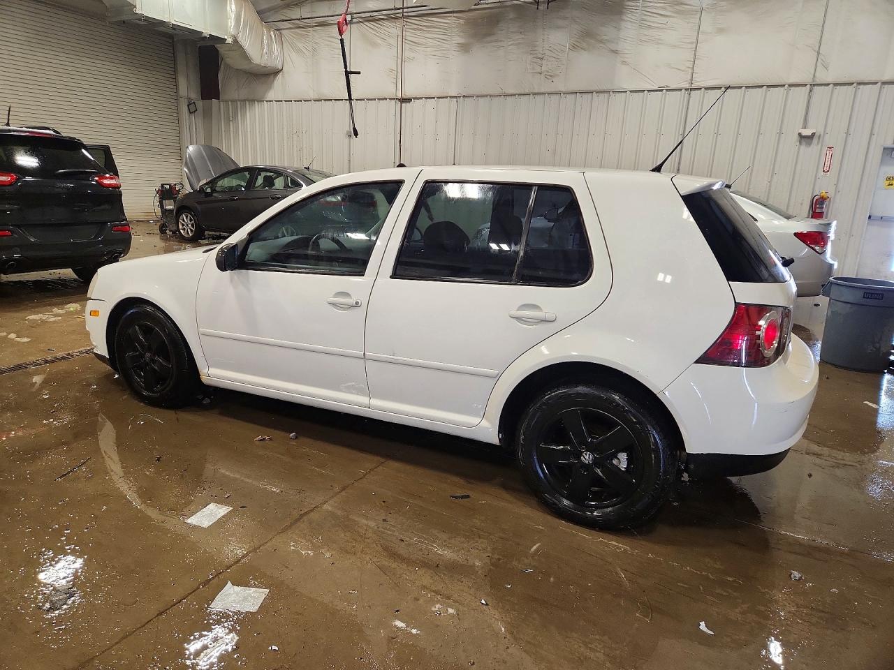 2010 Volkswagen City Golf White vin: 9BWEL4BE6A4003837