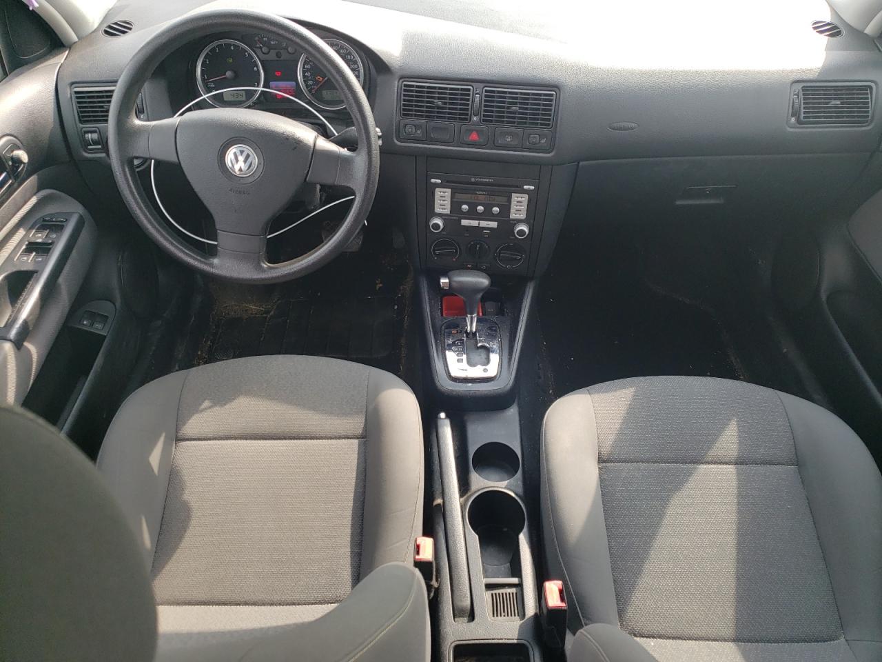 2010 Volkswagen City Golf    Красный vin: 9BWEL4BE7A4000090