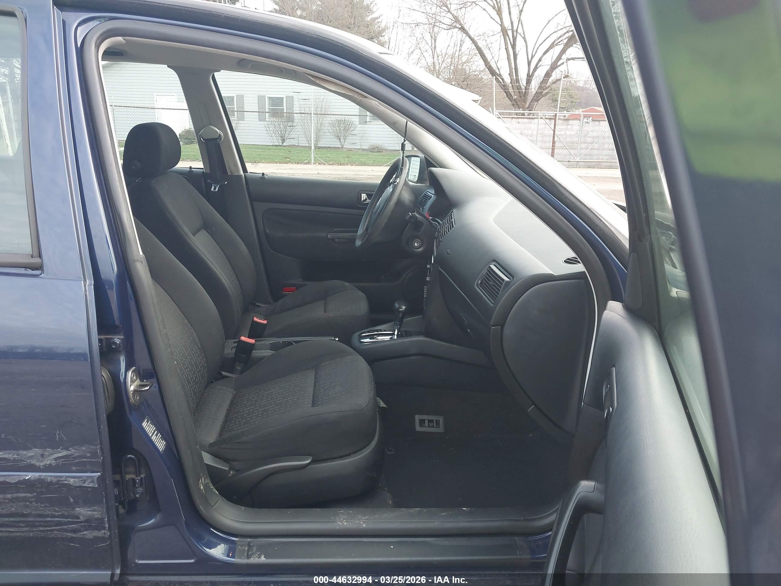 2006 Volkswagen Golf Gl 2.0l Синий vin: 9BWFL61J464010694
