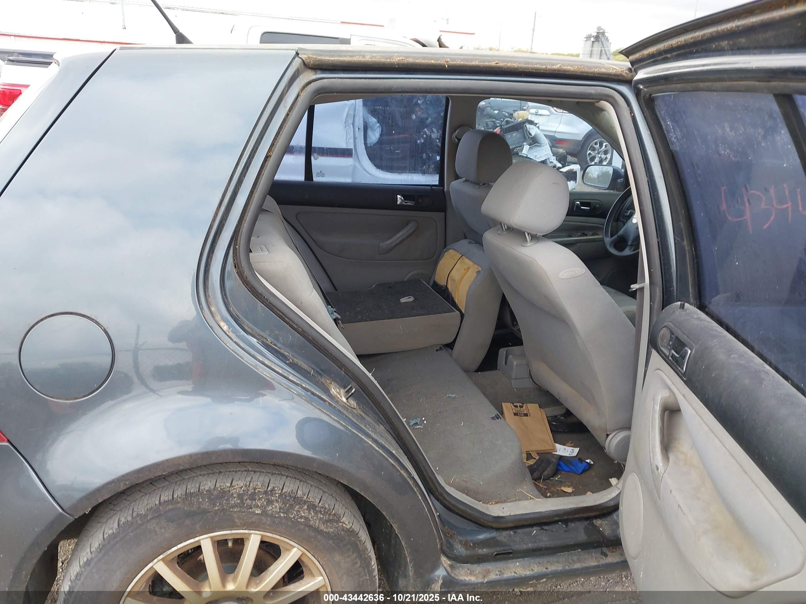2004 Volkswagen Golf Gls 2.0l Navy vin: 9BWGL61J044007230