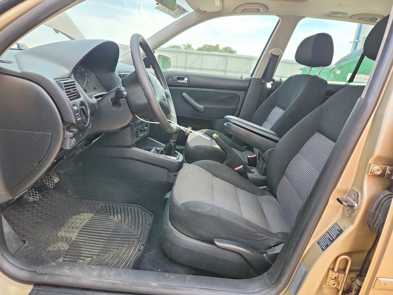 2004 Volkswagen Golf Gls Tan vin: 9BWGL61J444033460