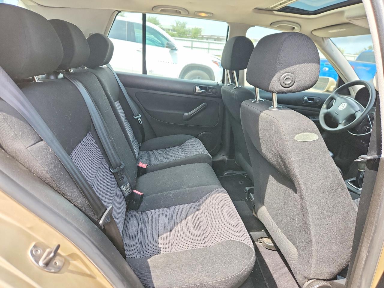 2004 Volkswagen Golf Gls Tan vin: 9BWGL61J444033460