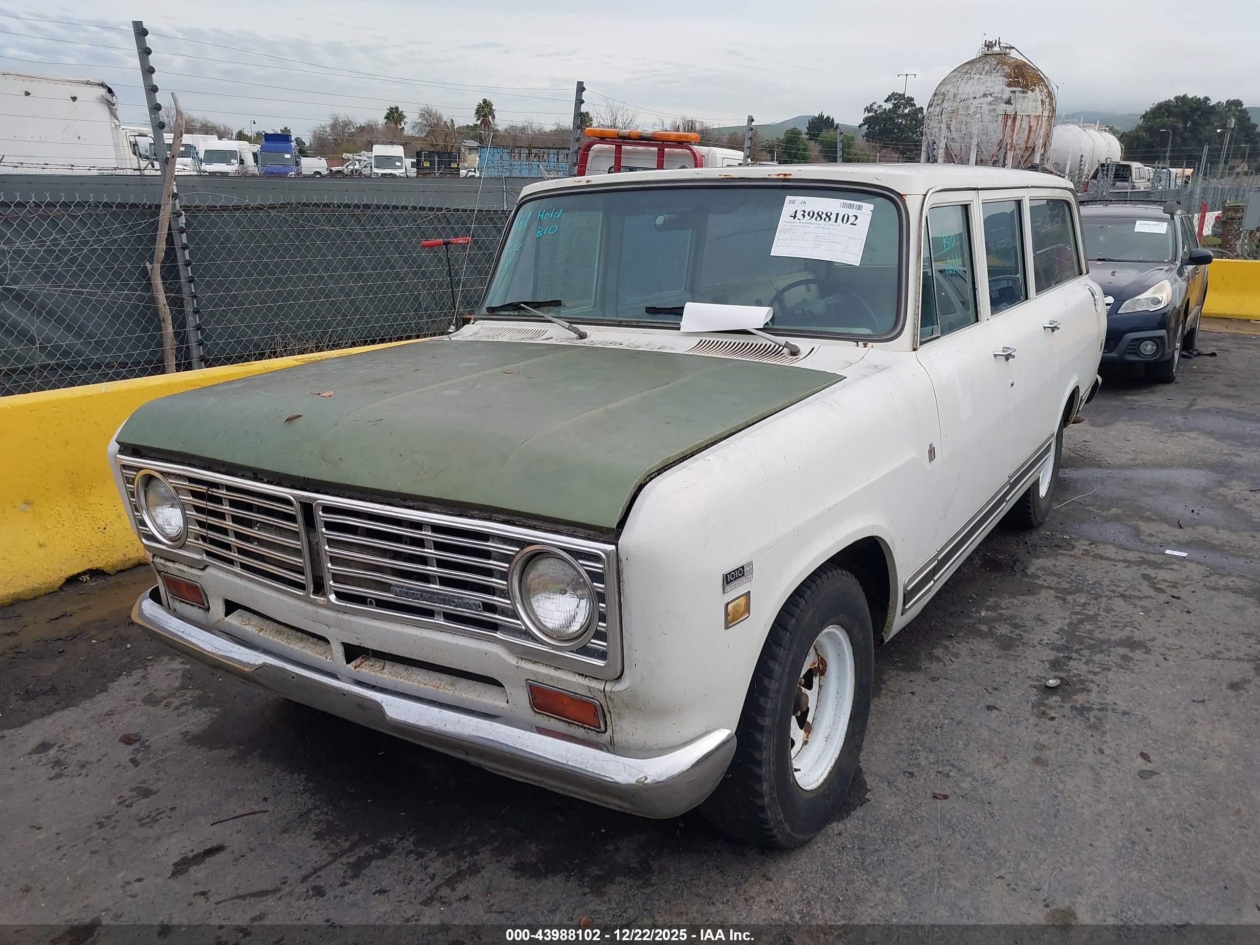 1972 International 1010 Travelall   Белый vin: B17007H312200    