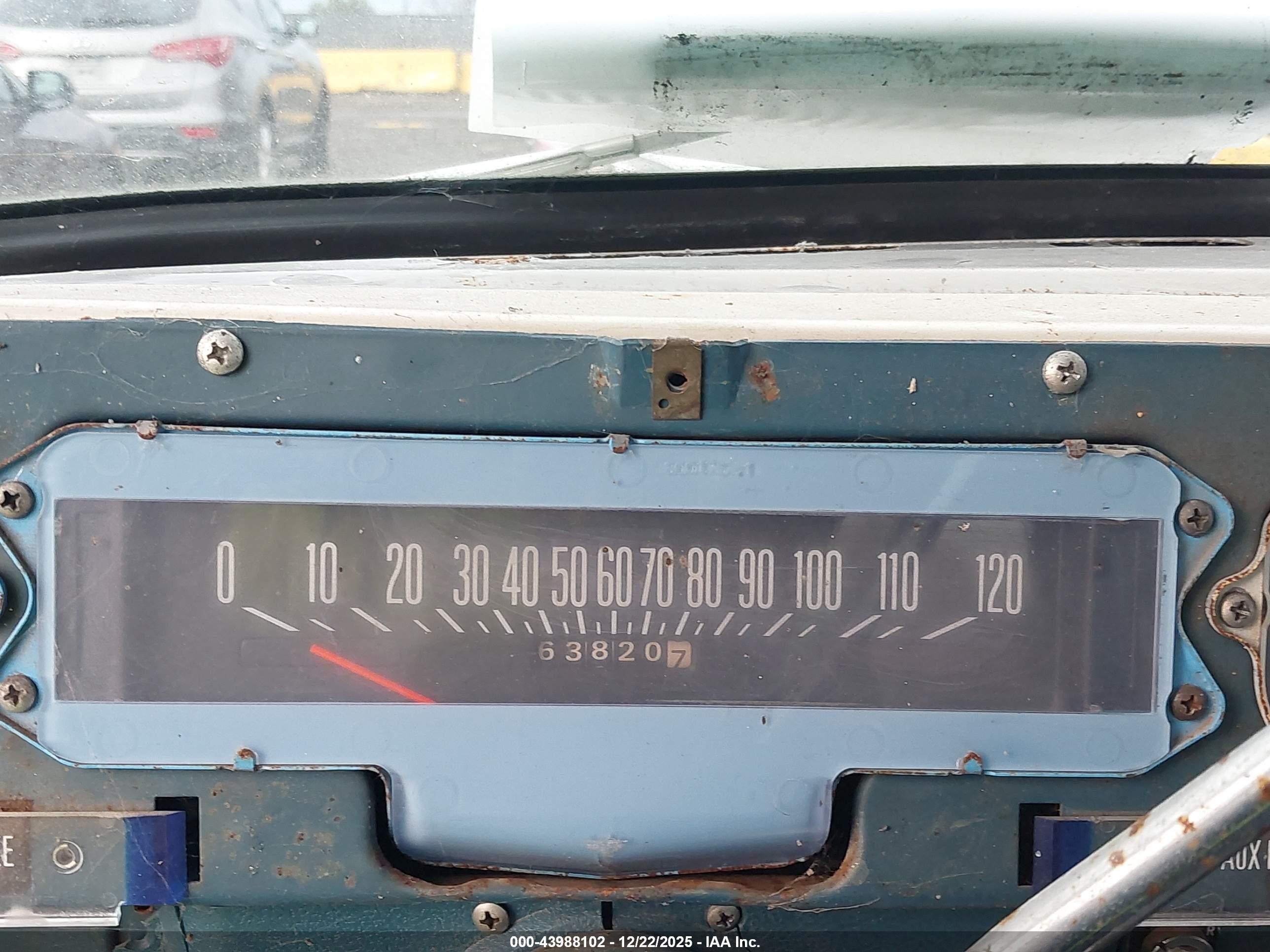 1972 International 1010 Travelall   Белый vin: B17007H312200    