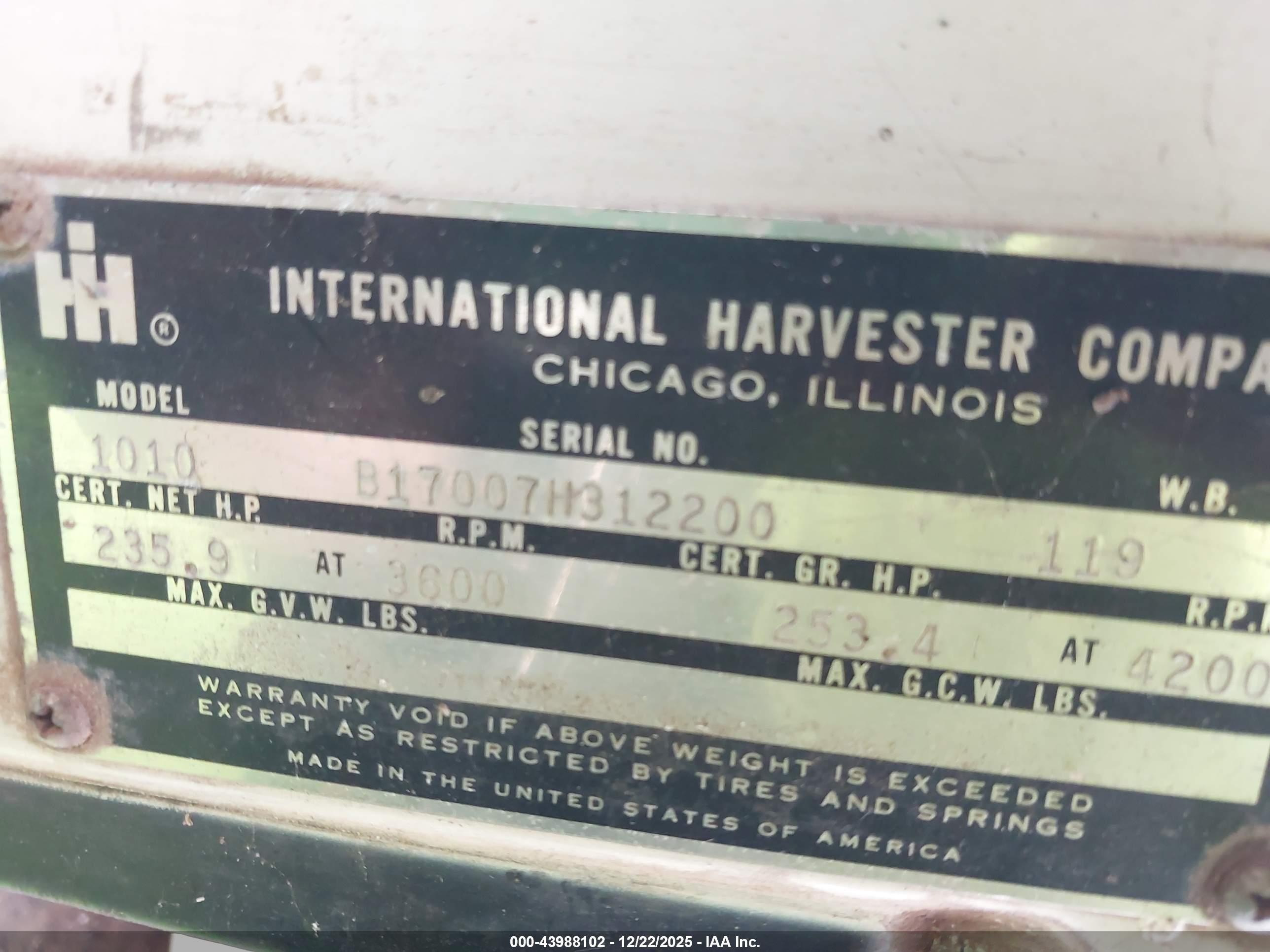 1972 International 1010 Travelall   Белый vin: B17007H312200    