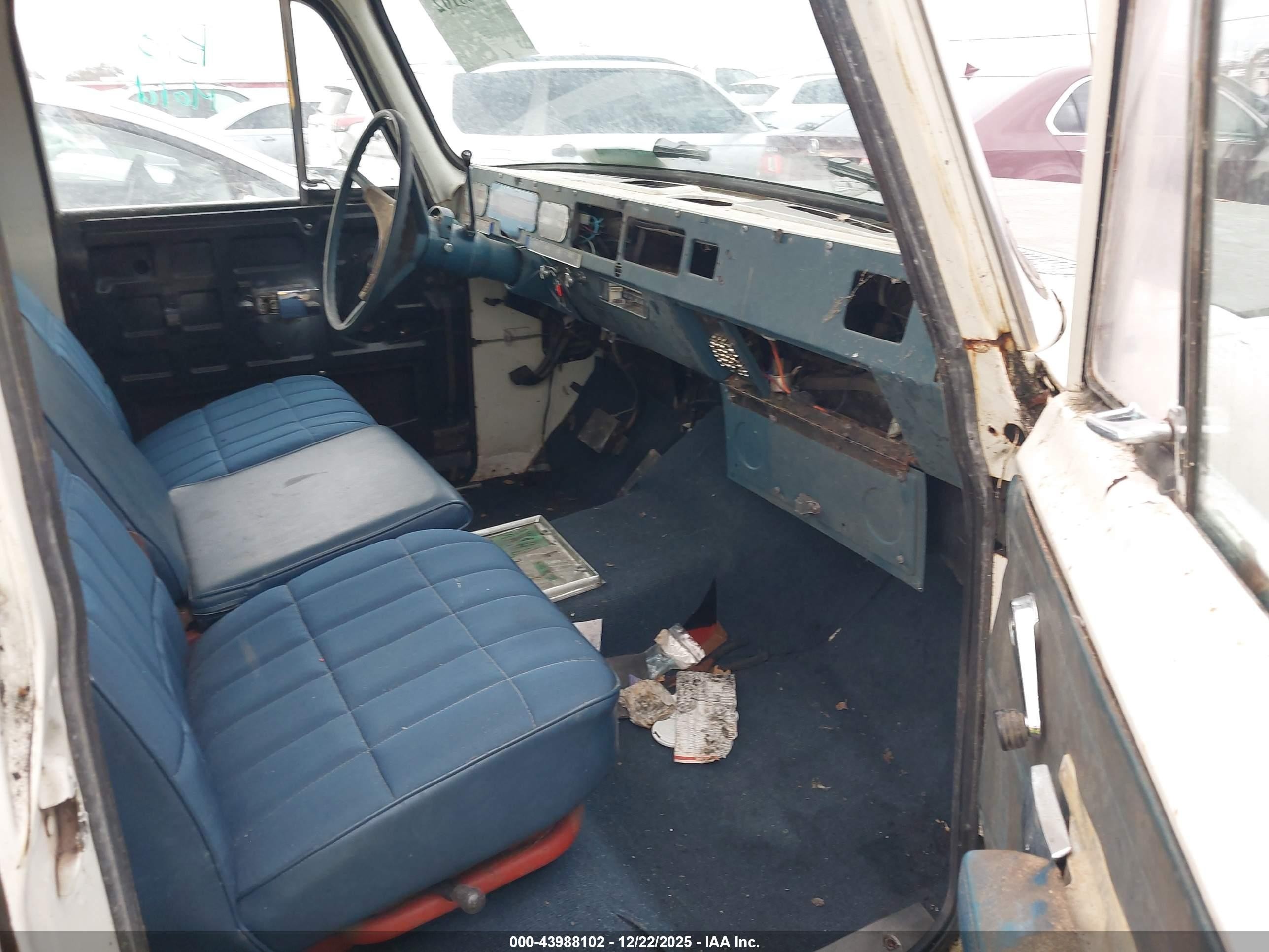 1972 International 1010 Travelall   Белый vin: B17007H312200    