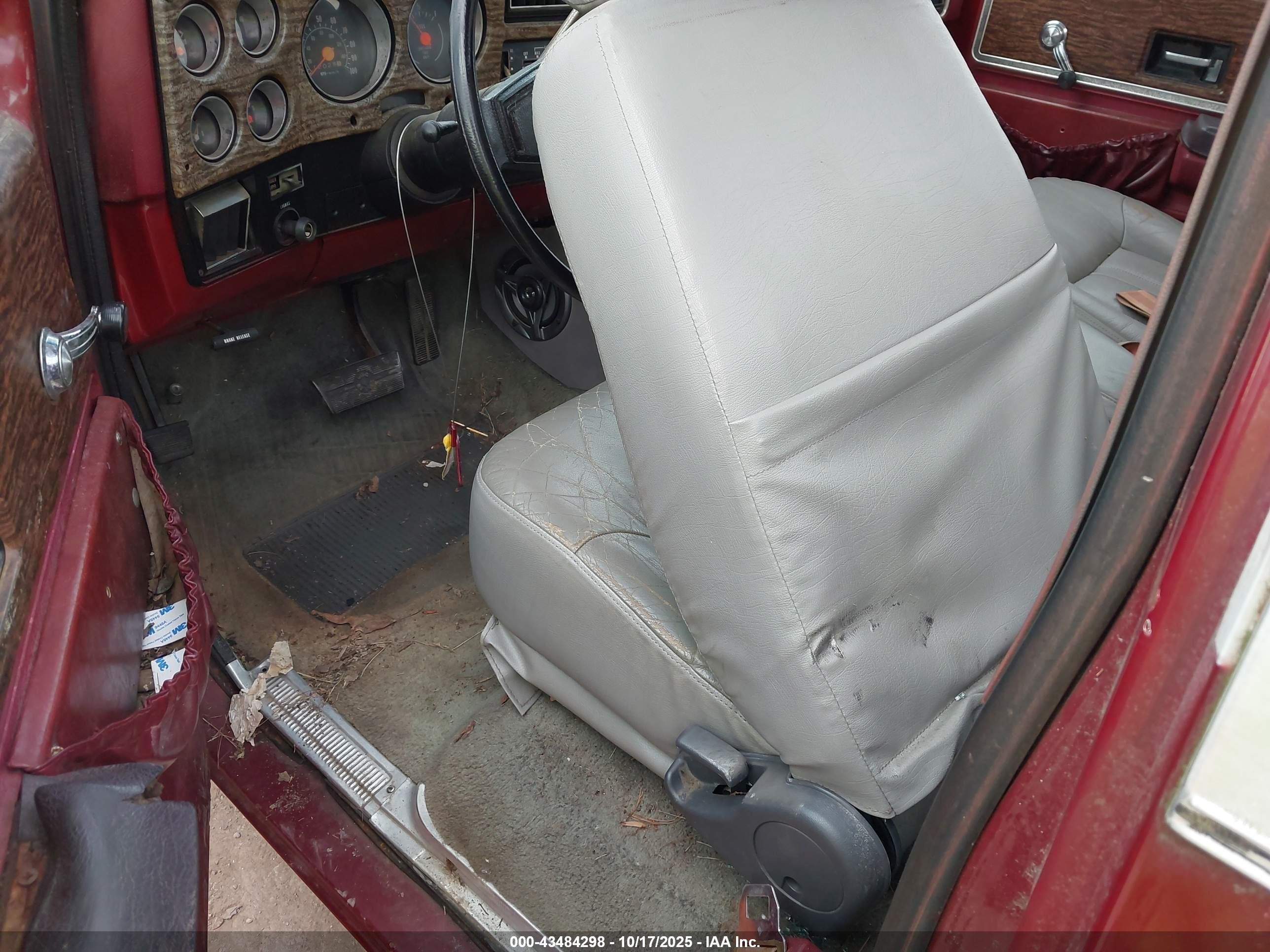 1976 Chevrolet C10   Темно-бордовый vin: CCL146F330233    