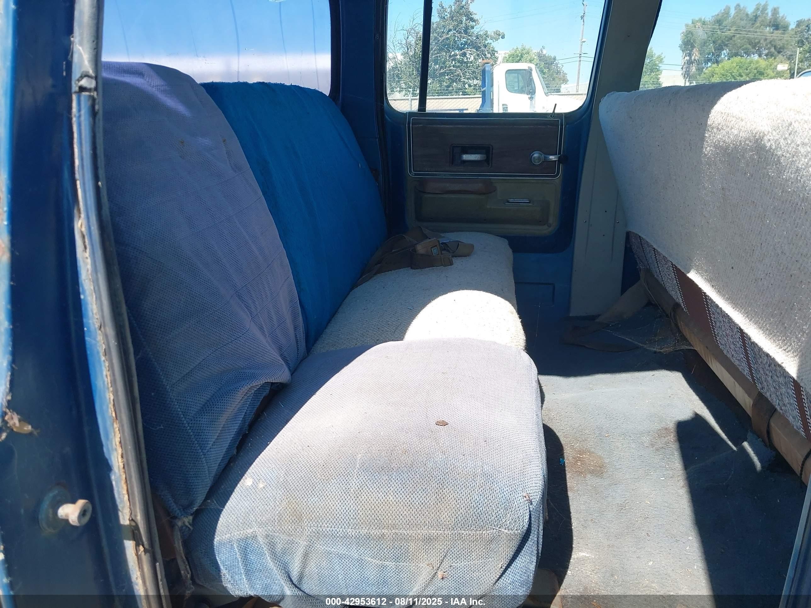 1973 Chevrolet Suburban   Синий vin: CCZ264F116518    