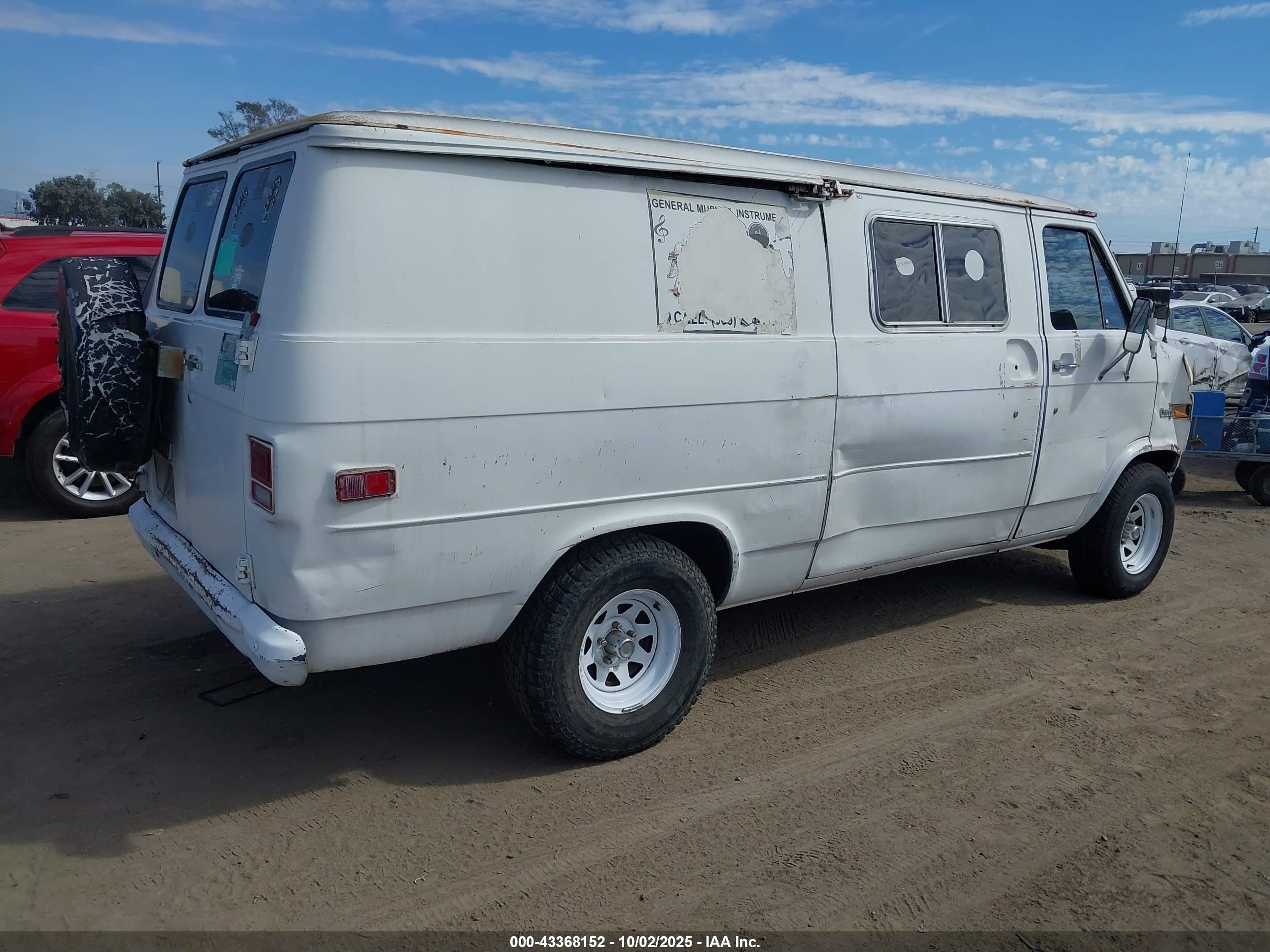 1977 Chevrolet Astro Van   Белый vin: CGL257U212641    