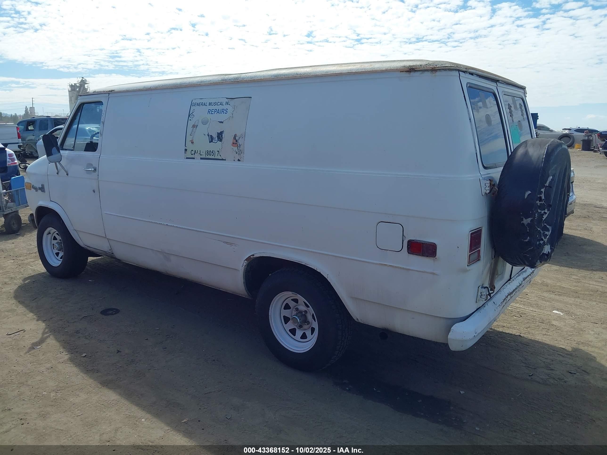1977 Chevrolet Astro Van   Белый vin: CGL257U212641    
