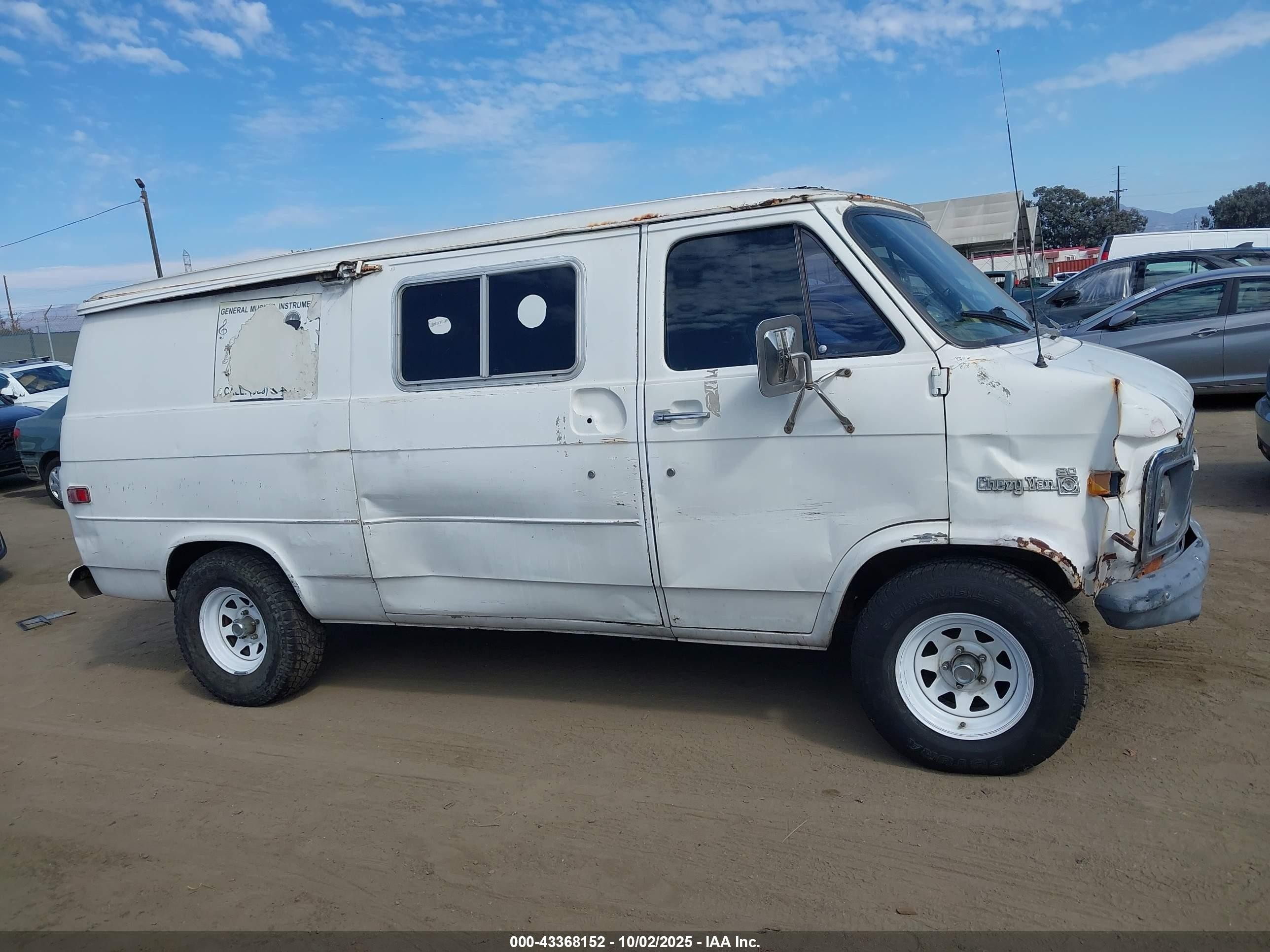 1977 Chevrolet Astro Van   Белый vin: CGL257U212641    