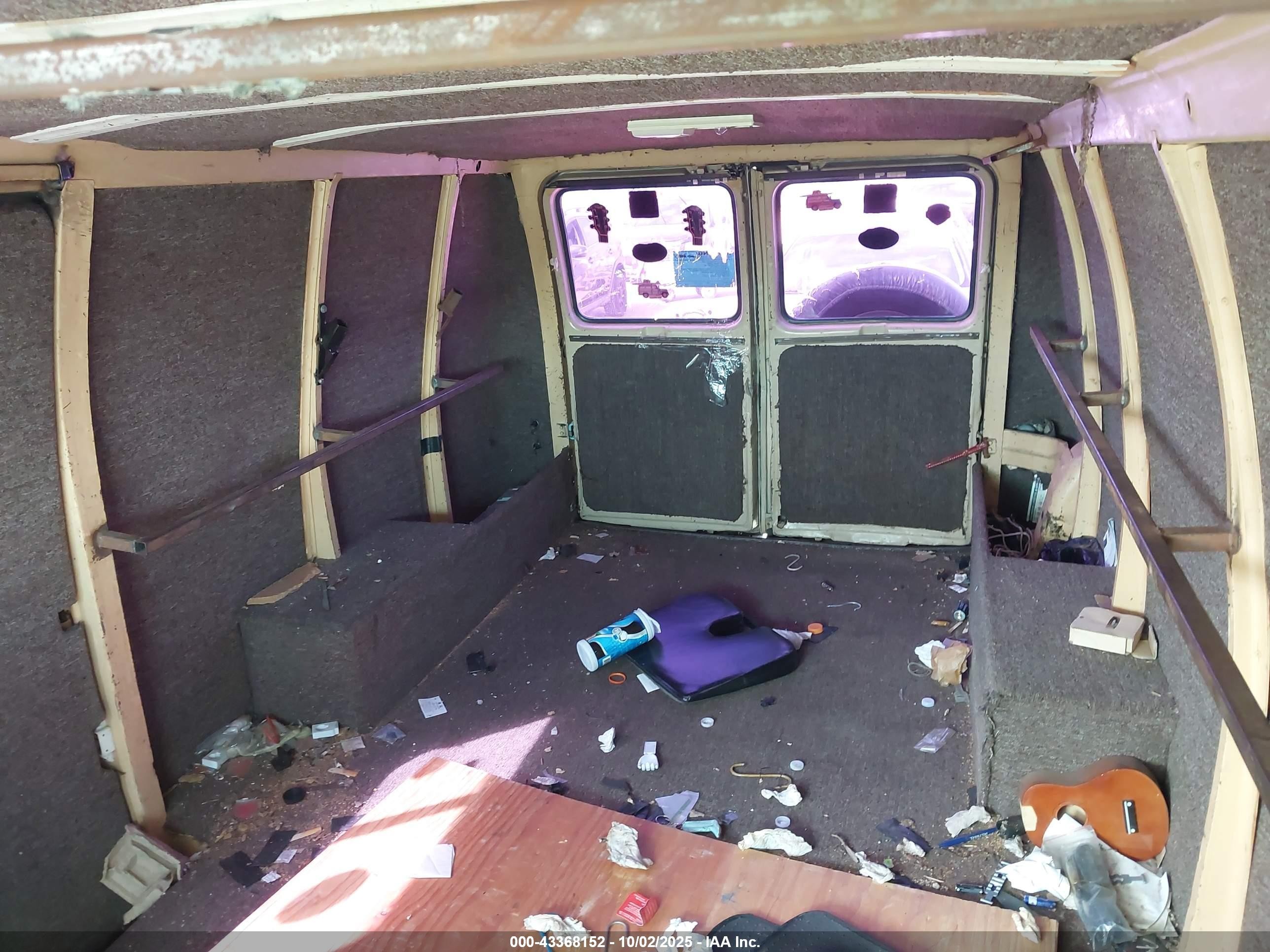 1977 Chevrolet Astro Van   Белый vin: CGL257U212641    