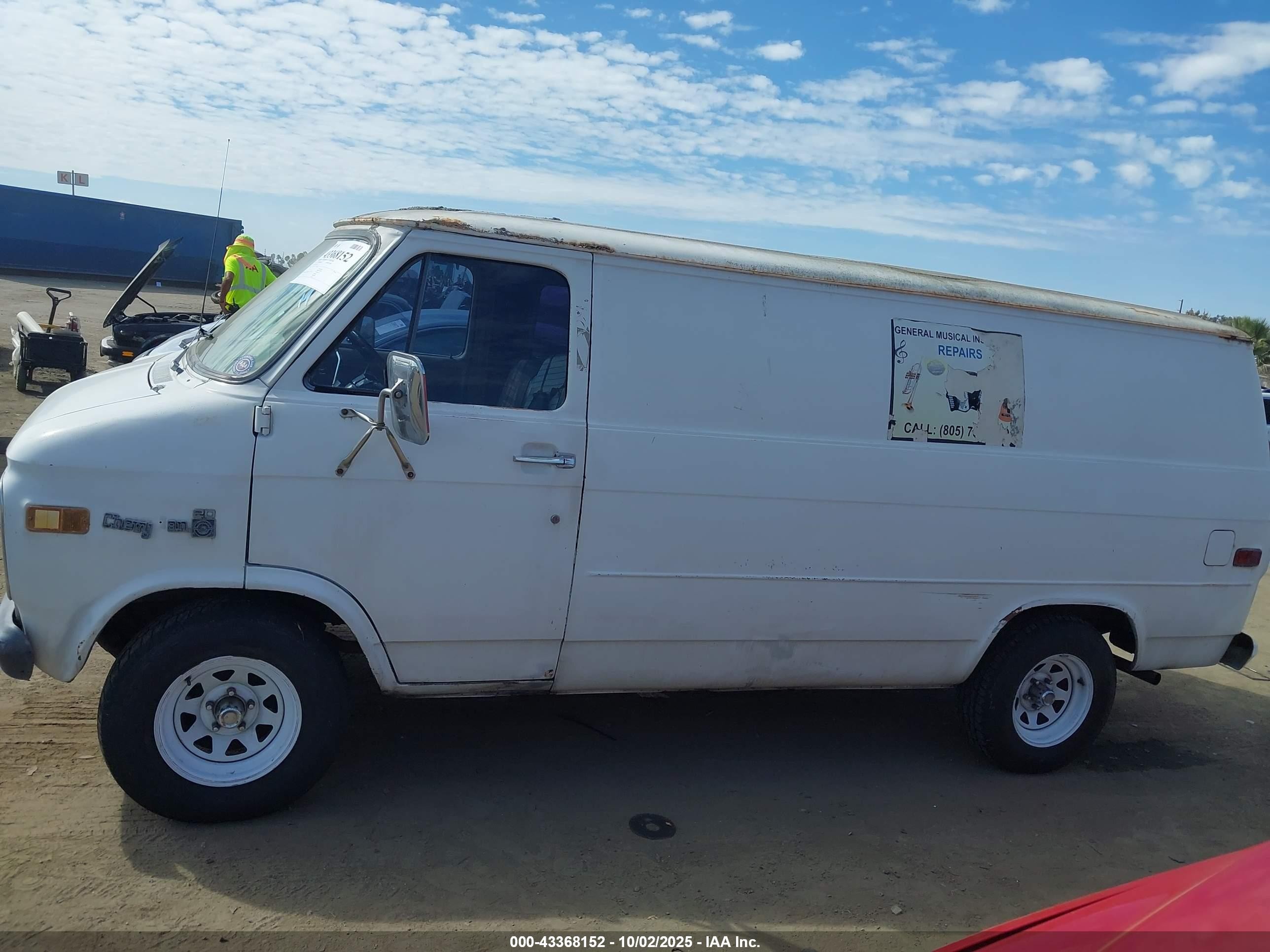 1977 Chevrolet Astro Van   Белый vin: CGL257U212641    