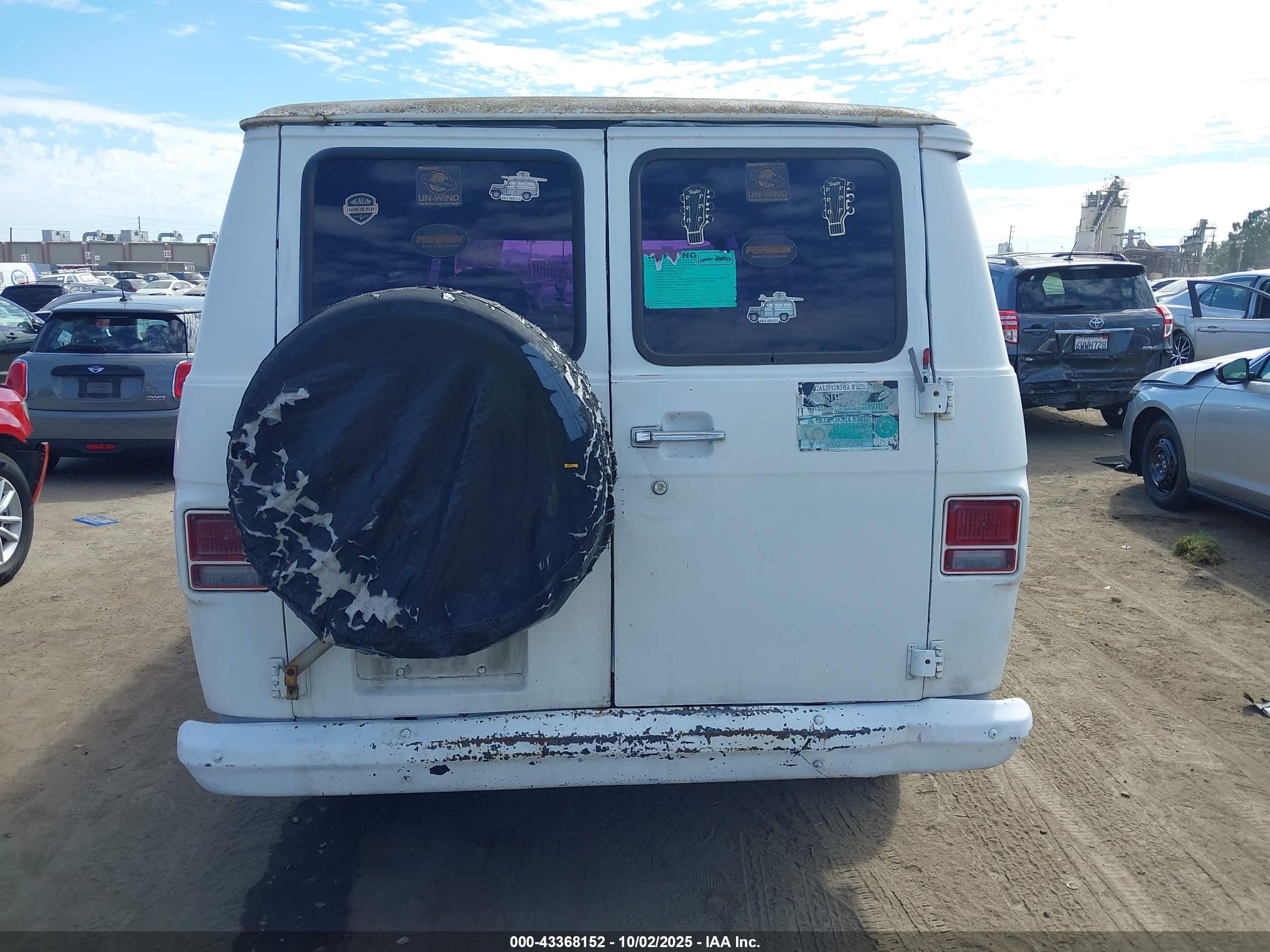 1977 Chevrolet Astro Van   Белый vin: CGL257U212641    