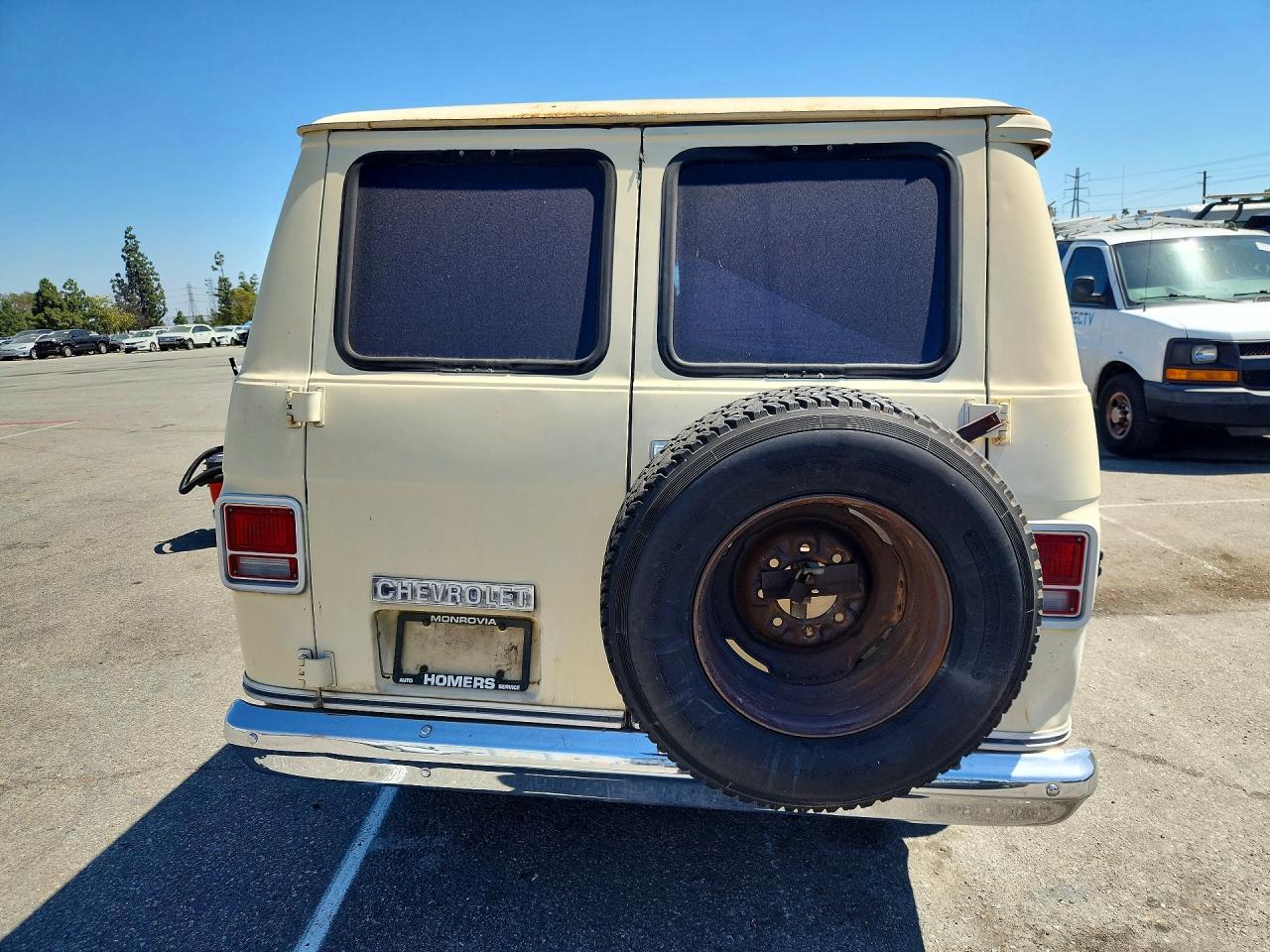 1977 Chevrolet Van Cream vin: CGR367U157236