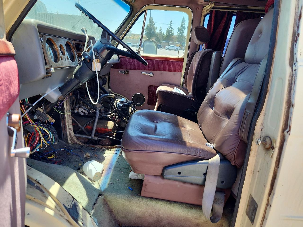 1977 Chevrolet Van Cream vin: CGR367U157236