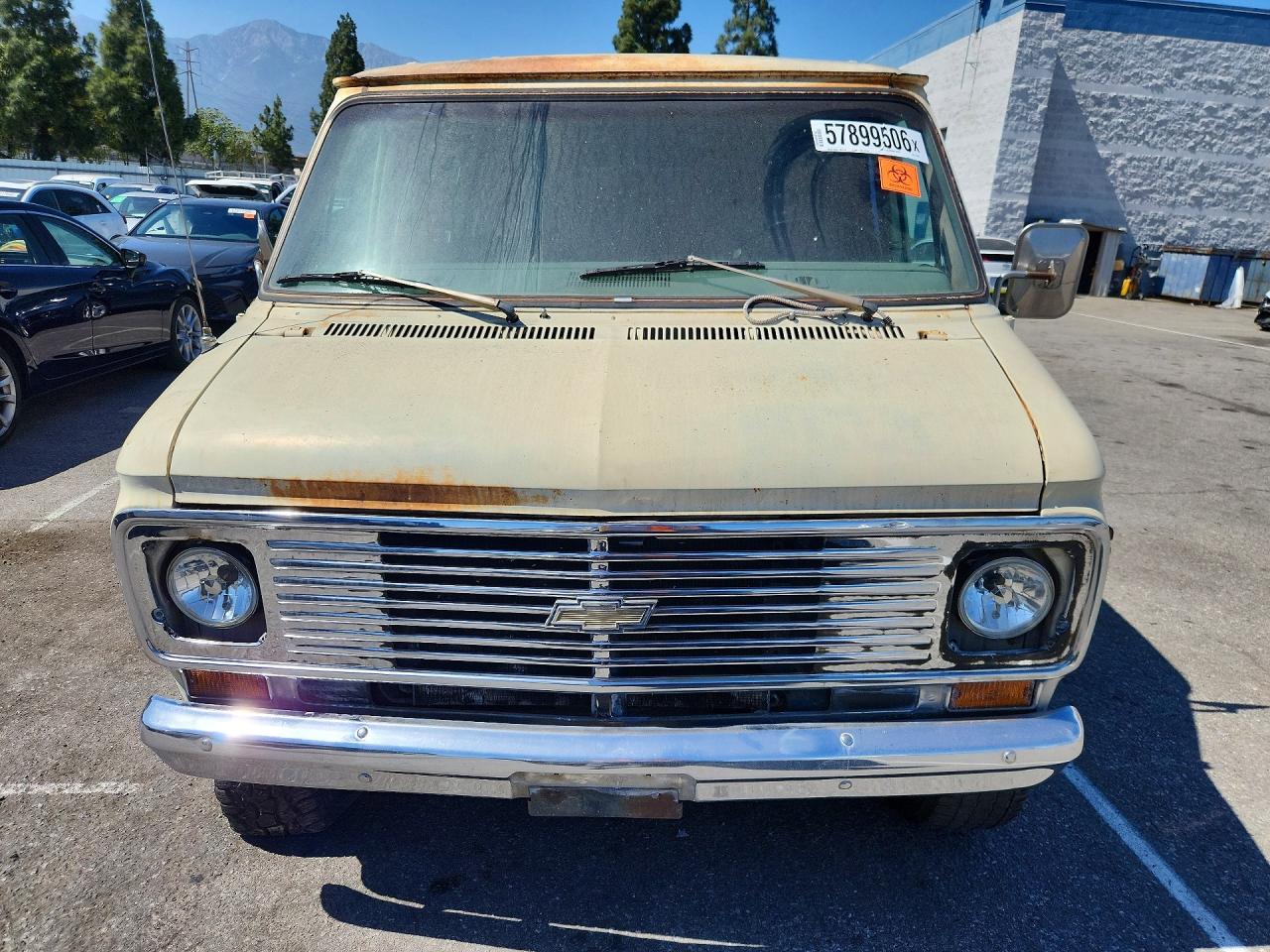 1977 Chevrolet Van Cream vin: CGR367U157236