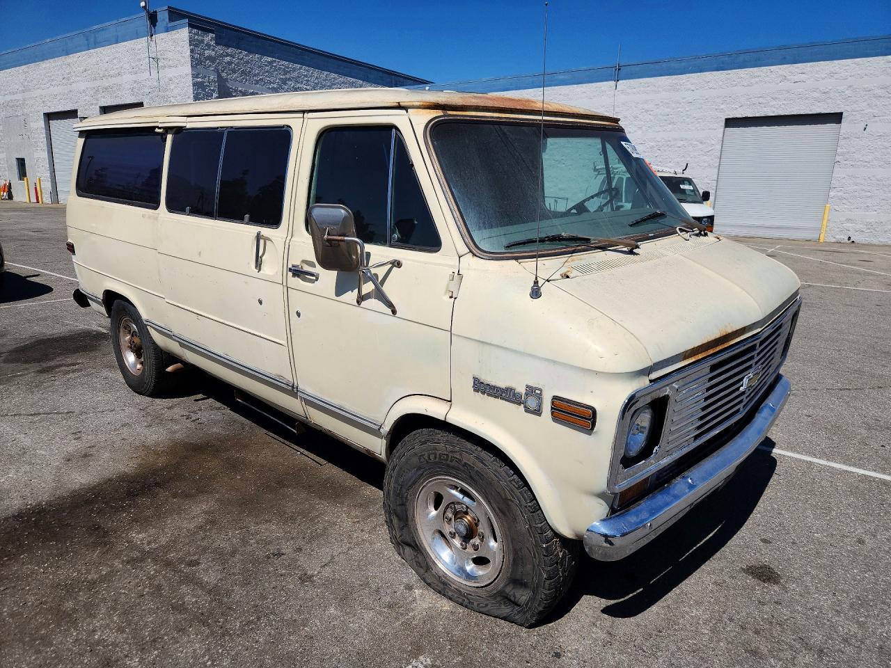1977 Chevrolet Van Cream vin: CGR367U157236