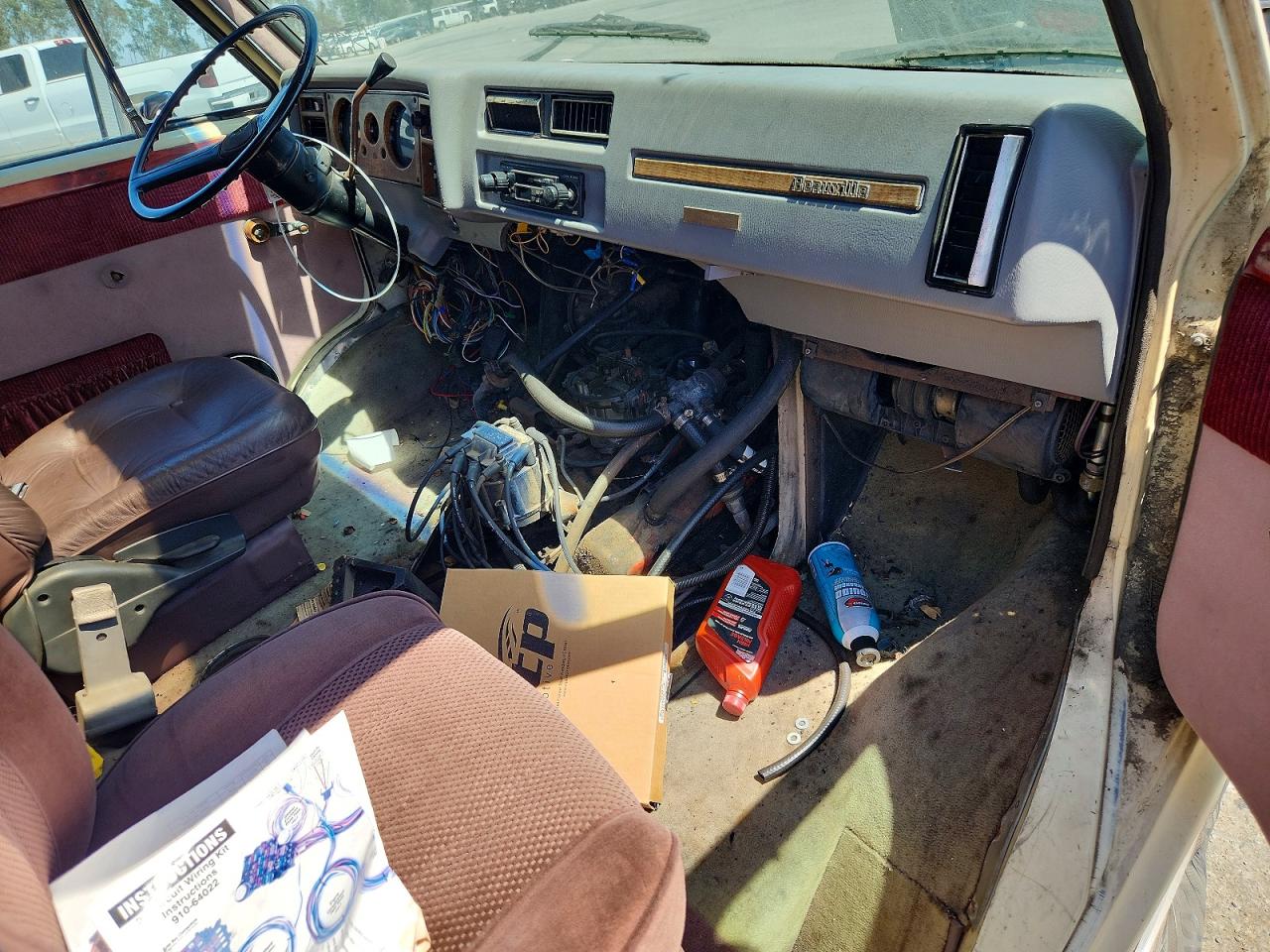 1977 Chevrolet Van Cream vin: CGR367U157236