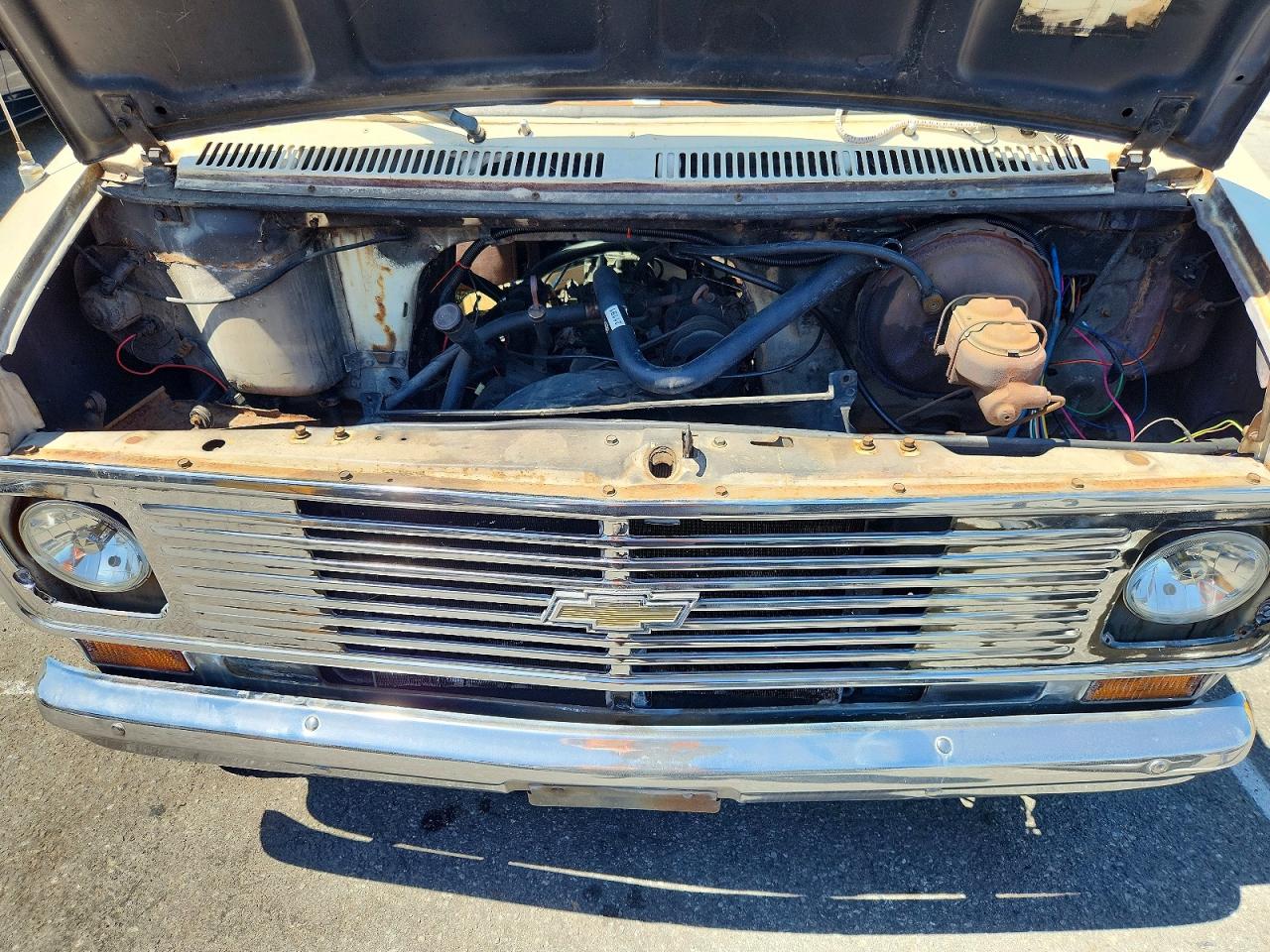 1977 Chevrolet Van Cream vin: CGR367U157236