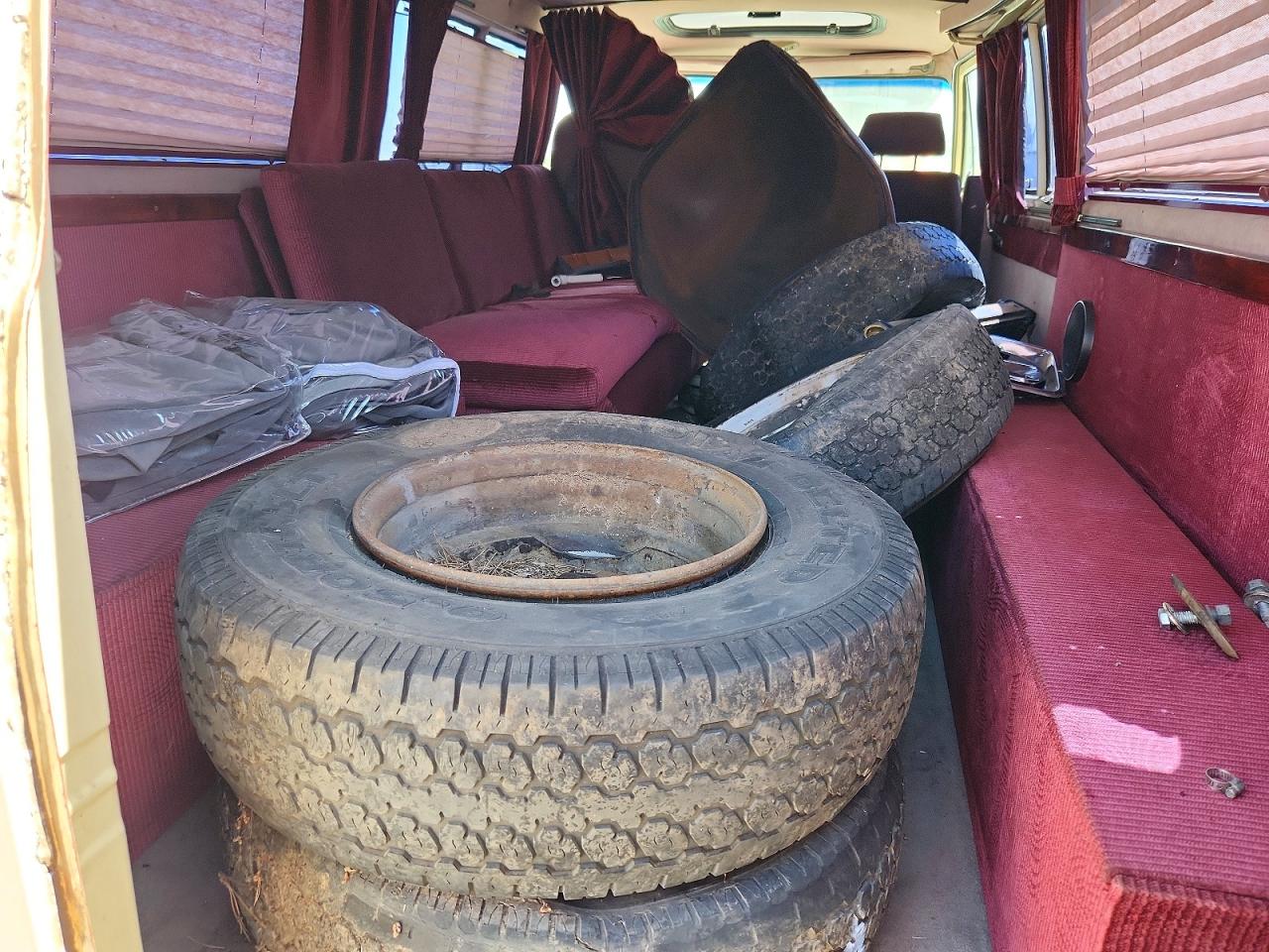 1977 Chevrolet Van Cream vin: CGR367U157236
