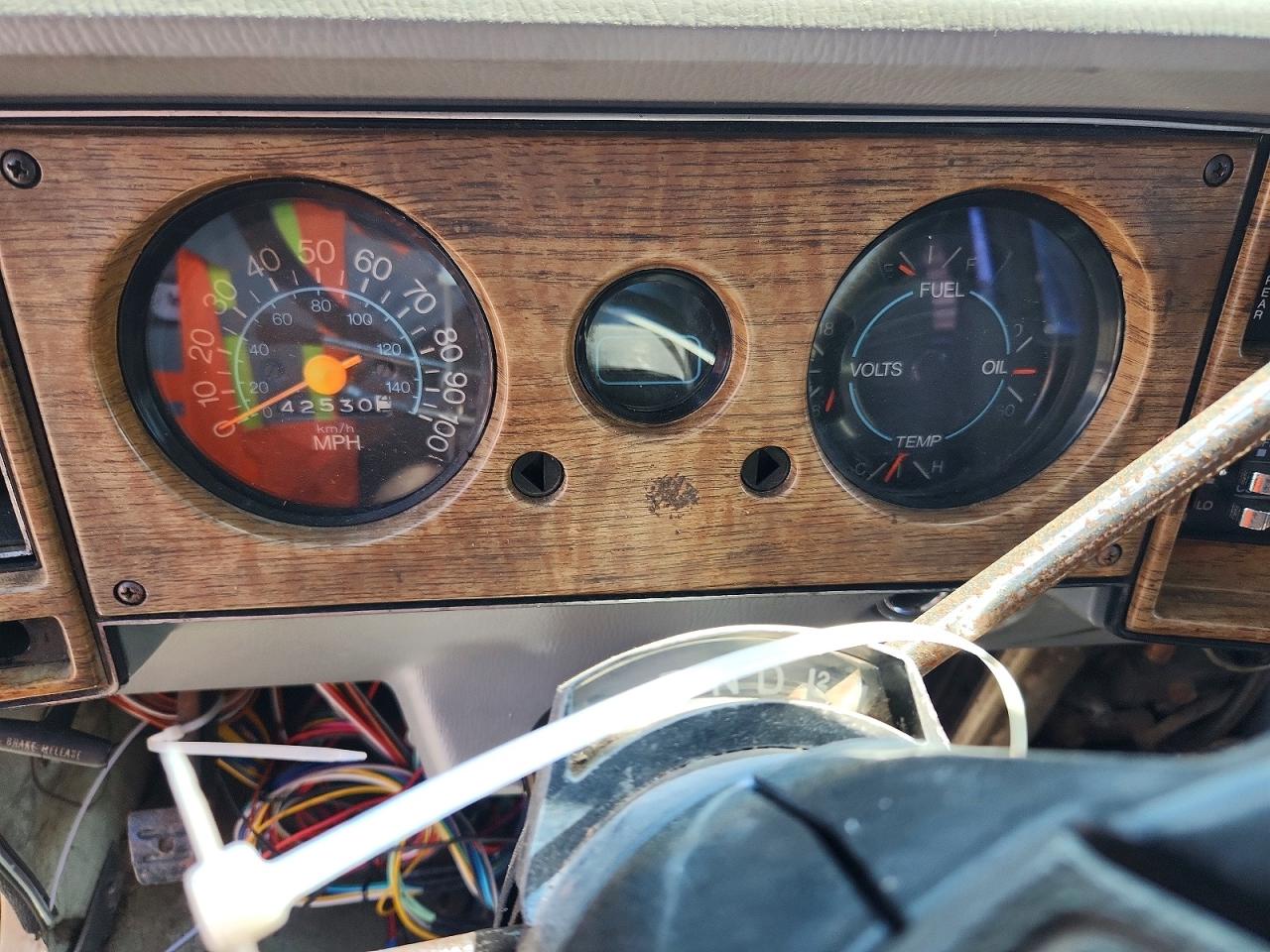 1977 Chevrolet Van Cream vin: CGR367U157236