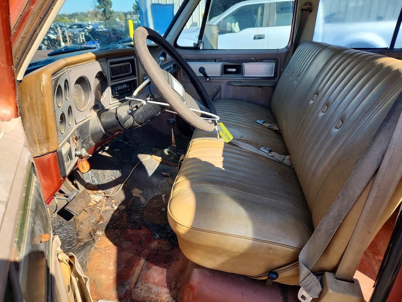 1978 Chevrolet Subrban Two Tone vin: CKR168F163357