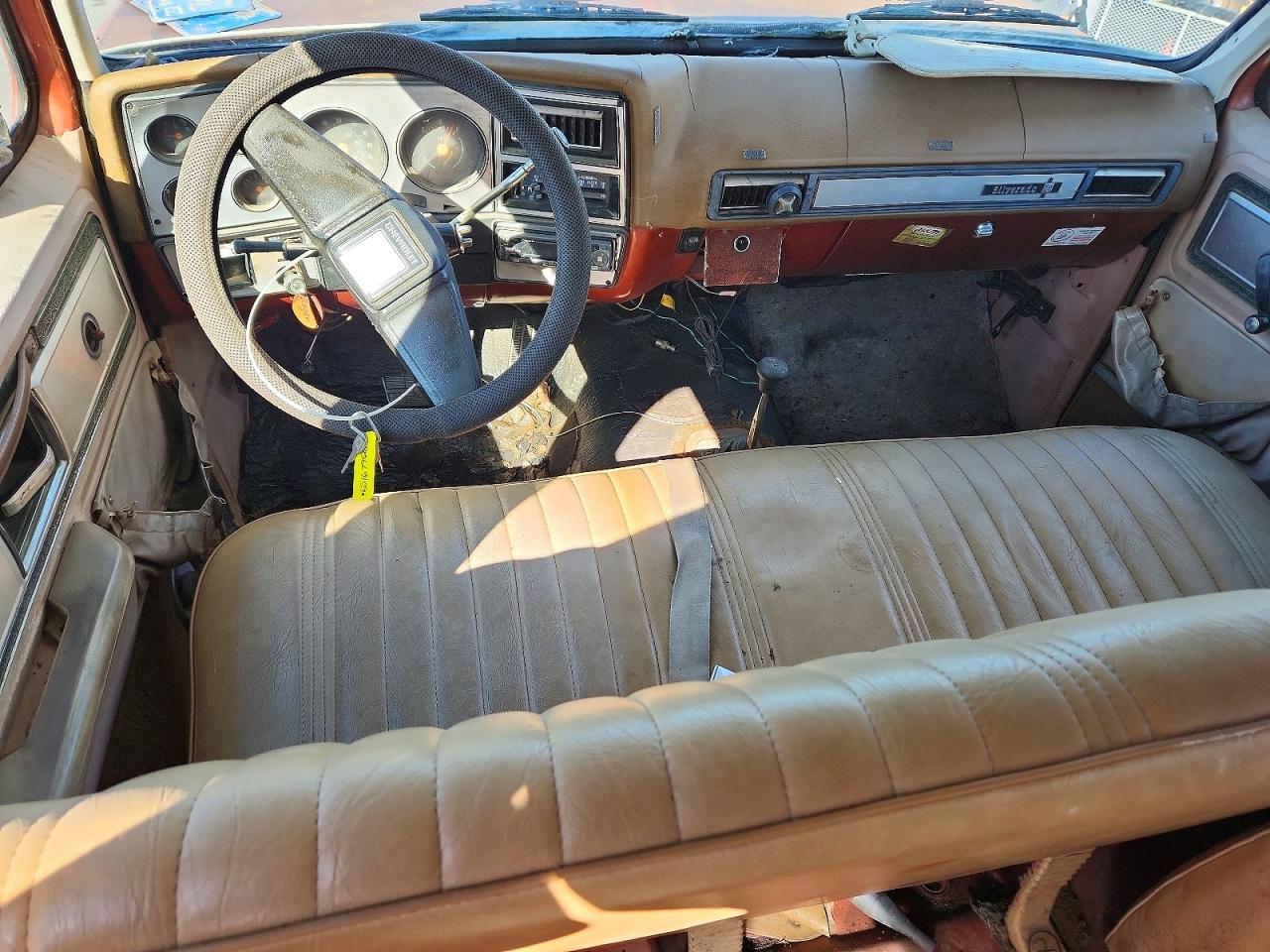 1978 Chevrolet Subrban Two Tone vin: CKR168F163357