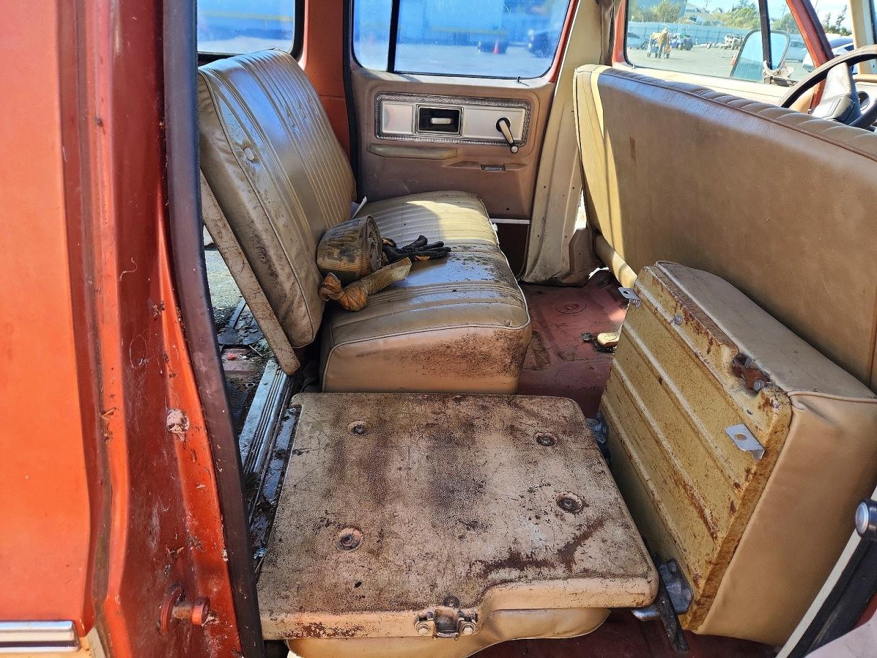 1978 Chevrolet Subrban Two Tone vin: CKR168F163357
